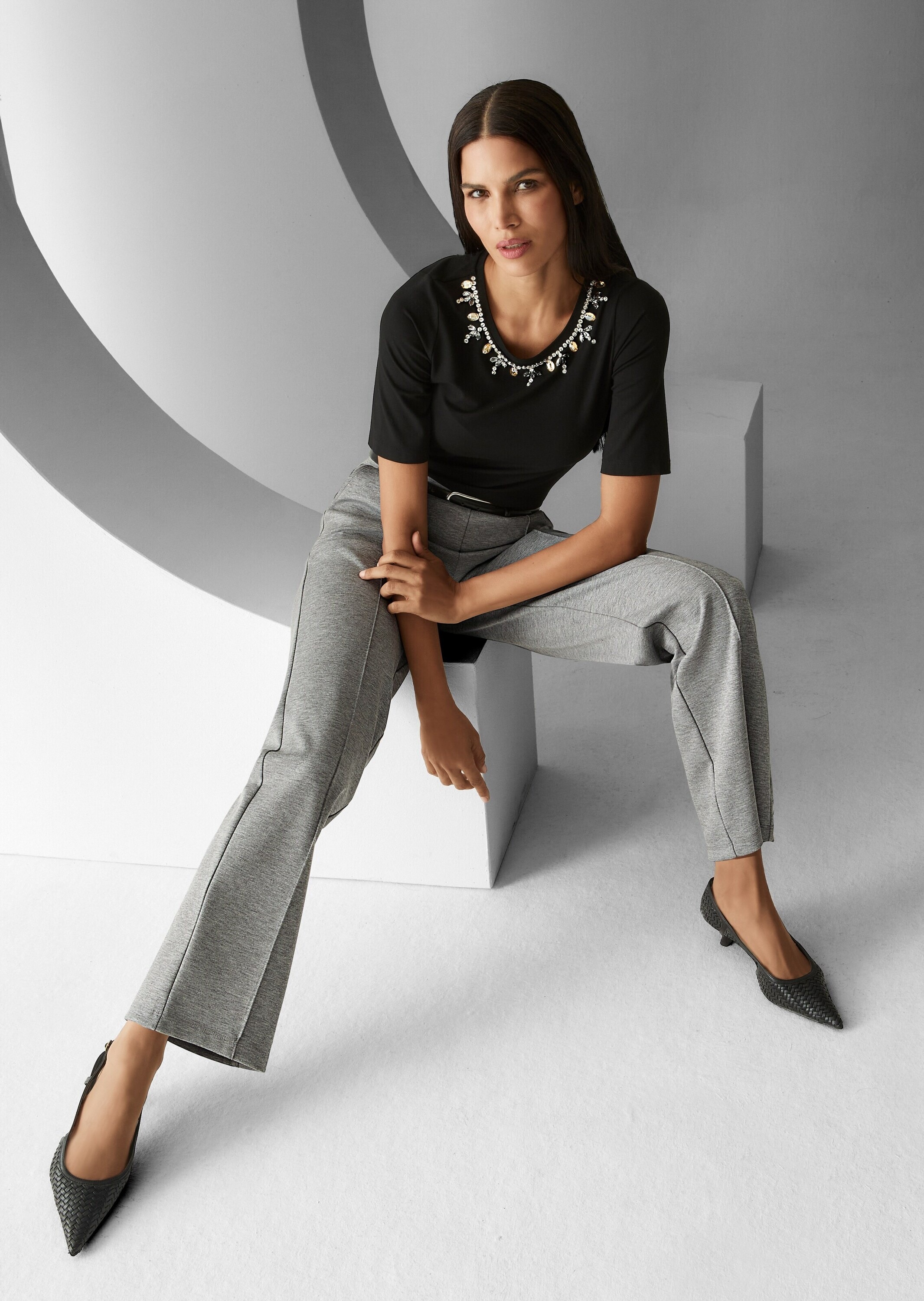 MADELEINE Kurzarmshirt »Shirt Elegantes Oberteil mit Schmucksteinen«