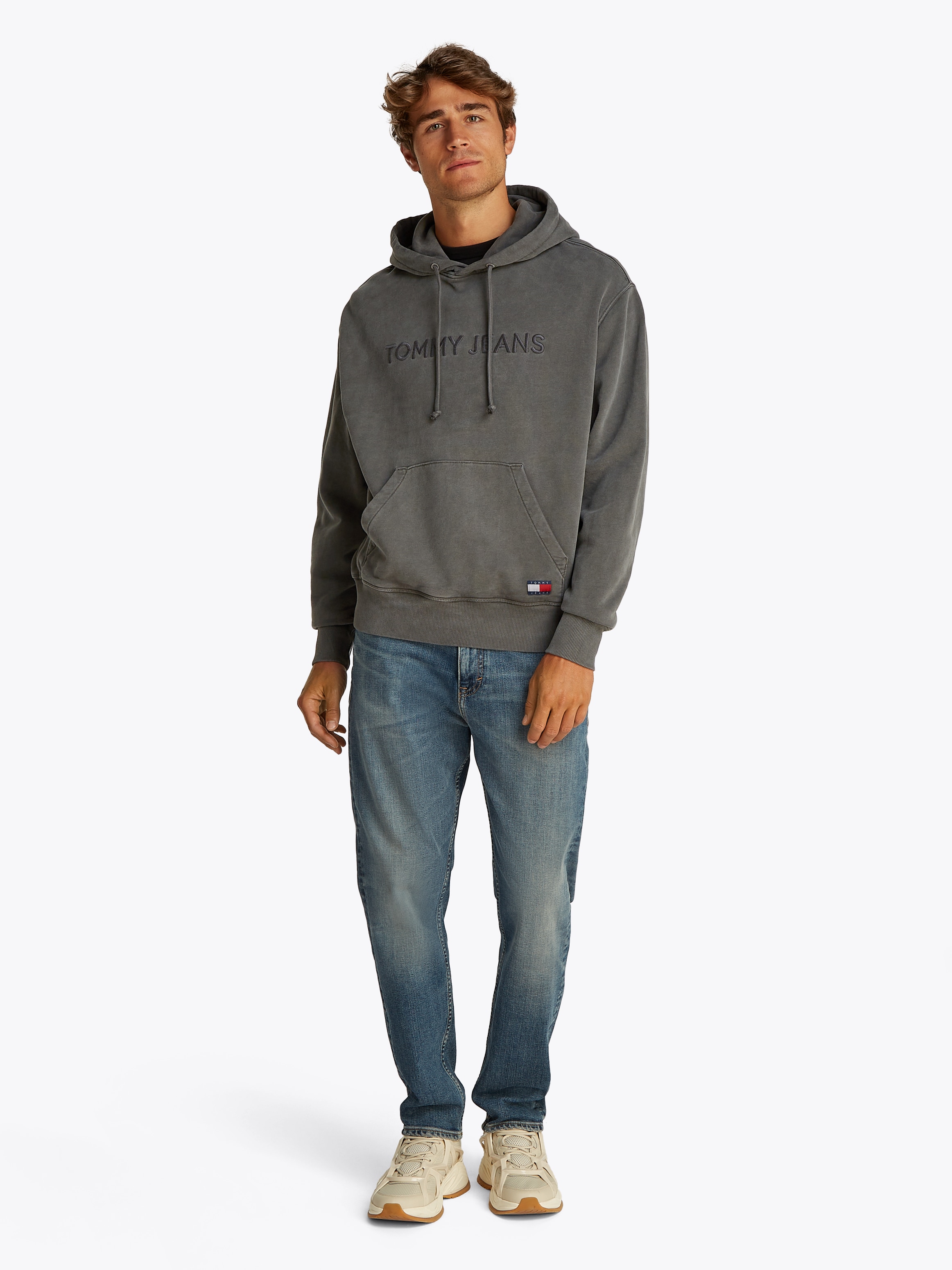 Tommy Jeans Hoodie »TJM RLX TJ LABEL HOODIE«, mit großer Logostickerei