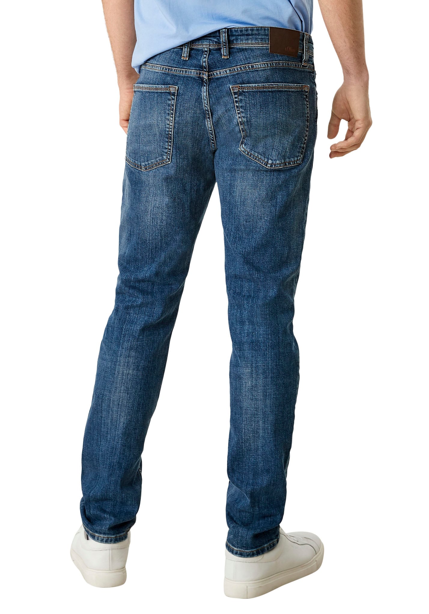 mit 5-Pocket-Jeans, s.Oliver authentischer bei Waschung ♕
