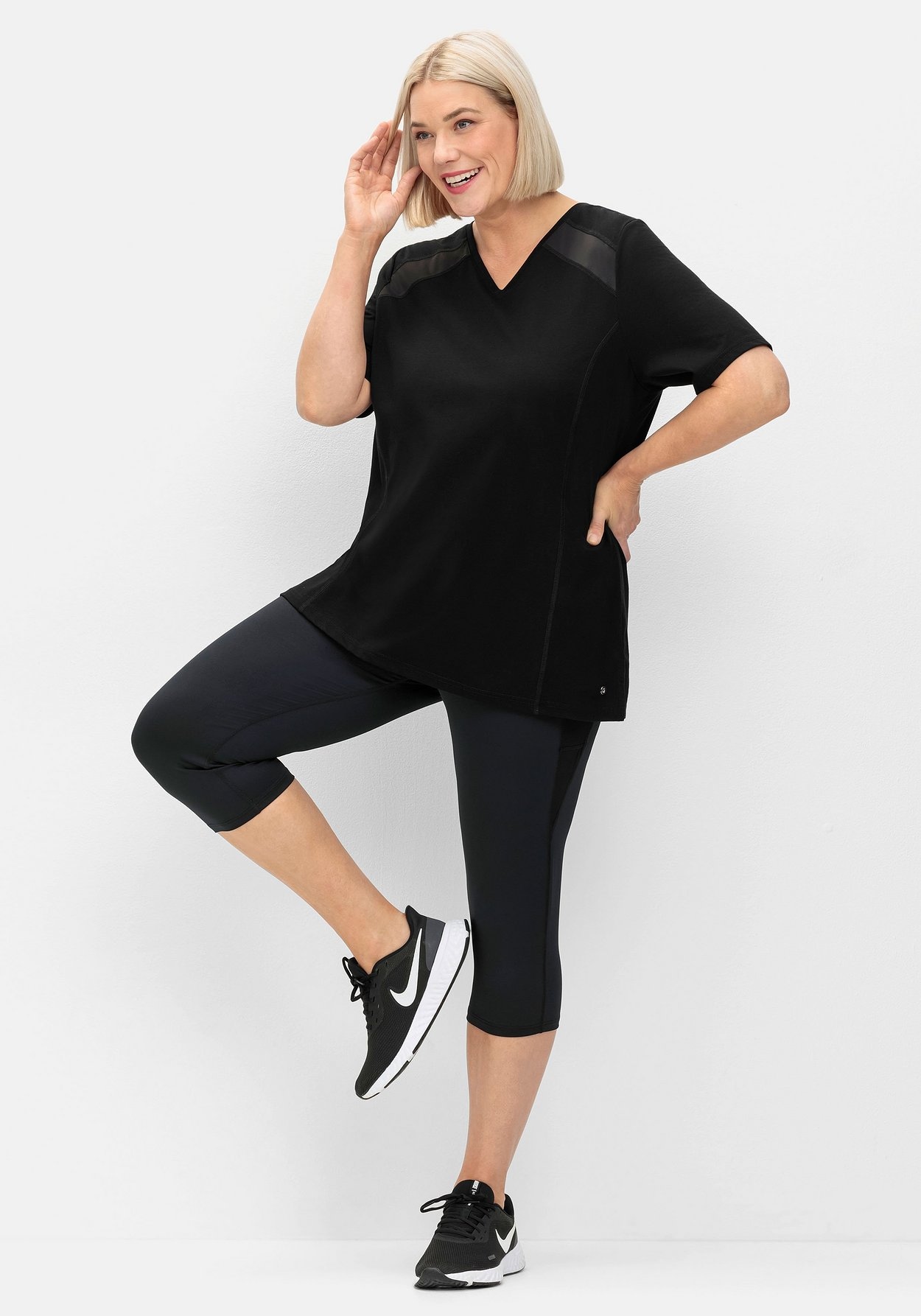 Sheego Funktionsshirt »Sportshirt atmungsaktive Qualität, mit Mesh-Einsätzen«