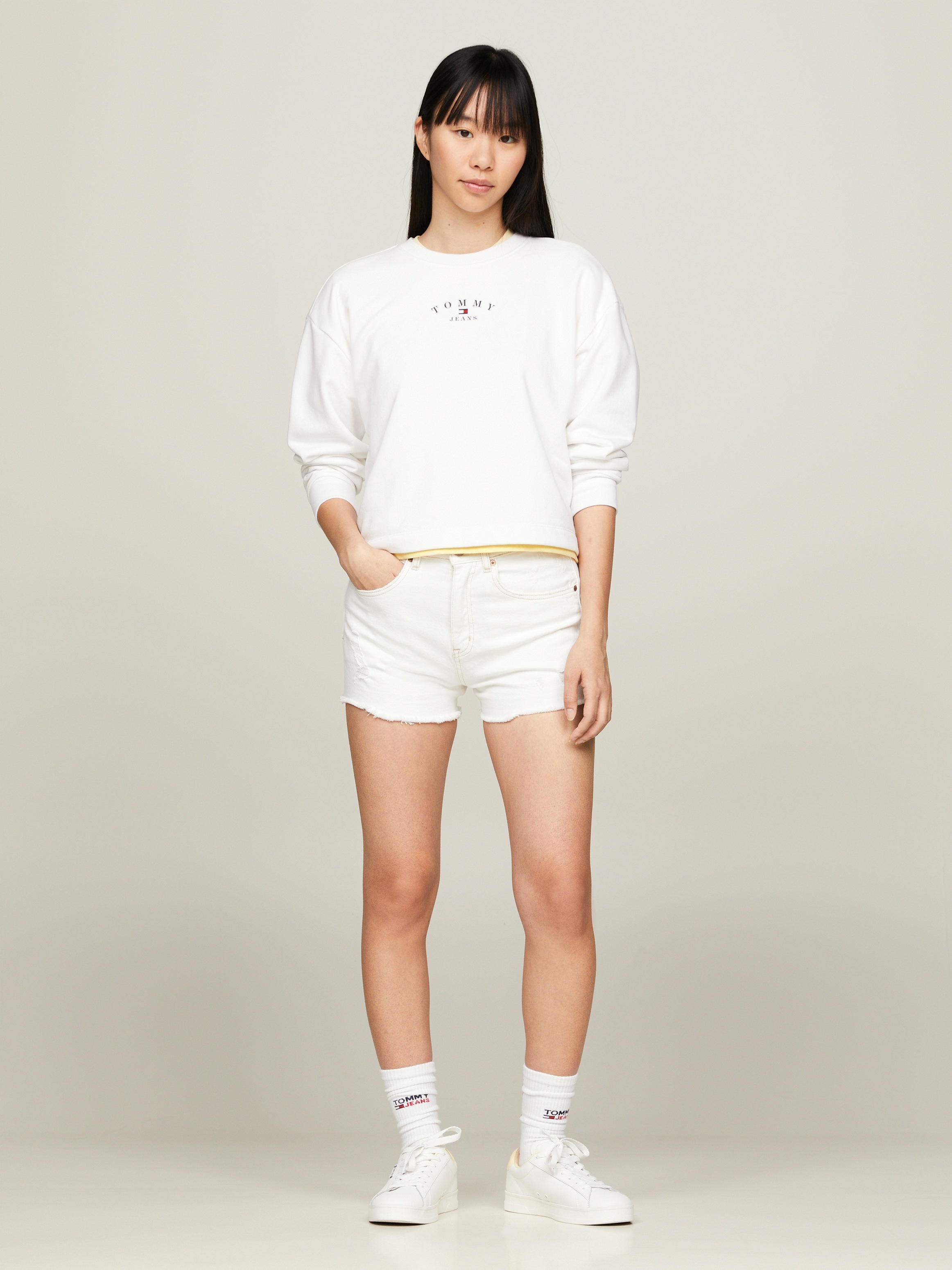 Tommy Jeans Shorts »HOT PANT BH0199«, mit Destroyed Effekten & ausgefranstem Saum