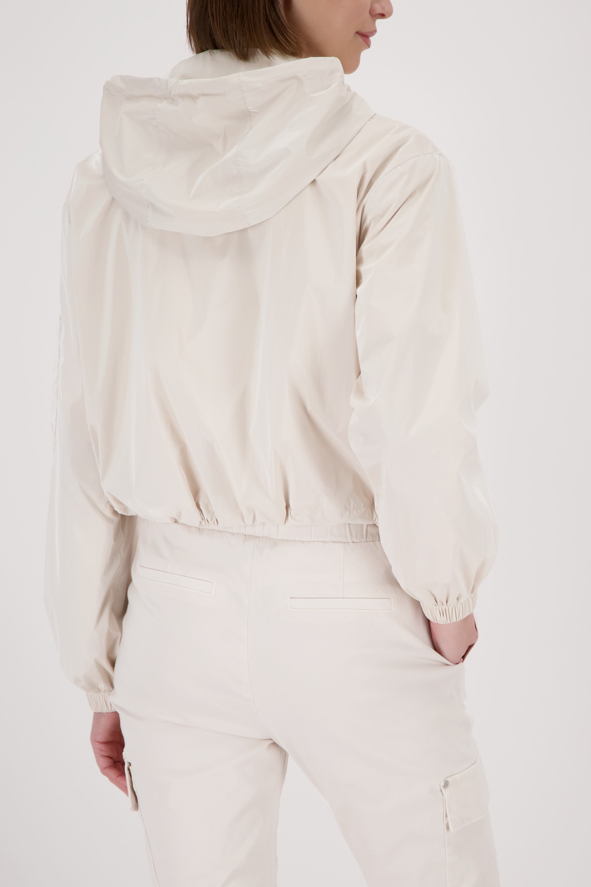 Monari Kurzjacke »Basic Glanznylon« mit Kapuze Regular fit mit Reißverschlusstaschen