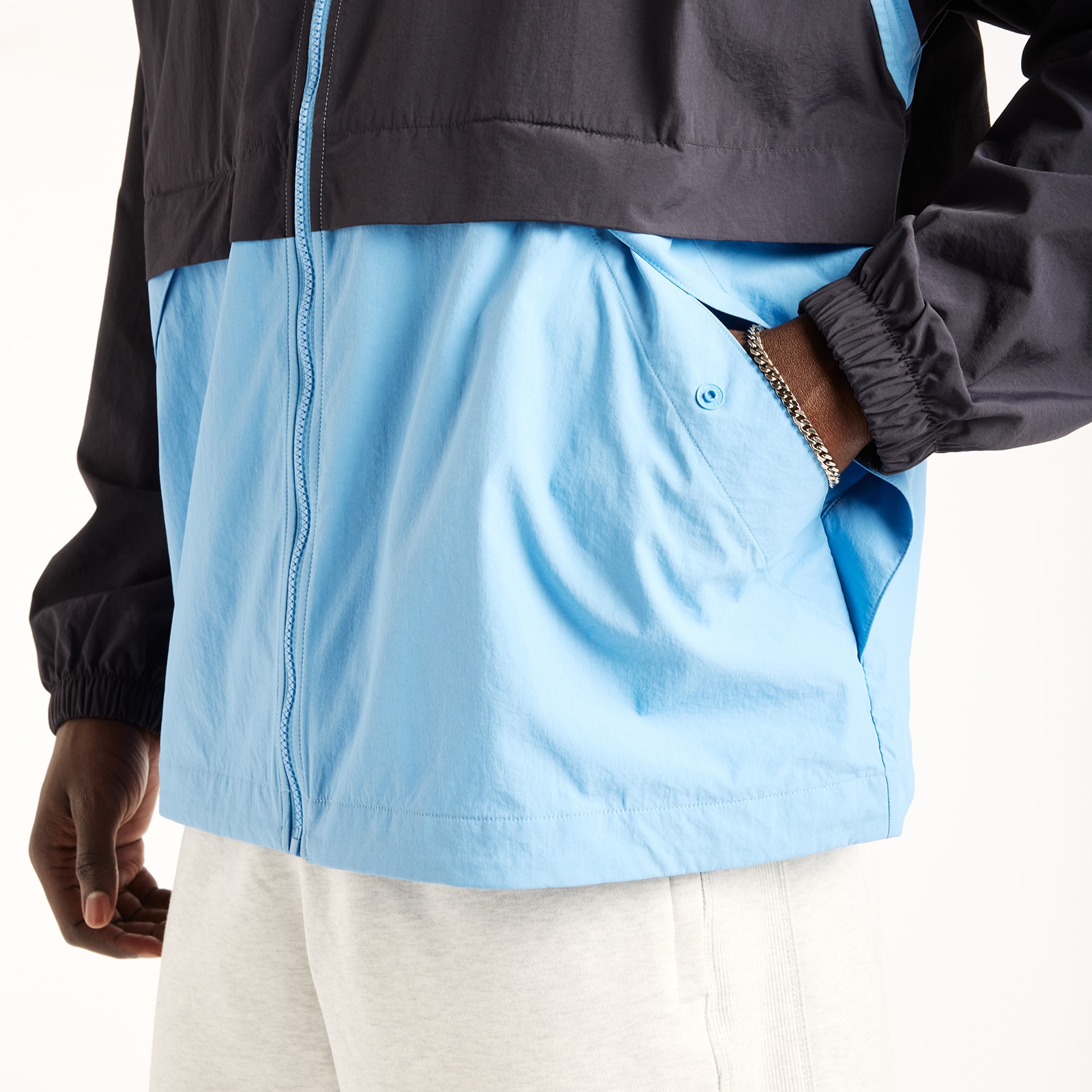 New Balance Windbreaker »SPORT ESSENTIALS FZ JACKET« mit Kapuze Oversized geschnittene Windjacke, wasserabweisend