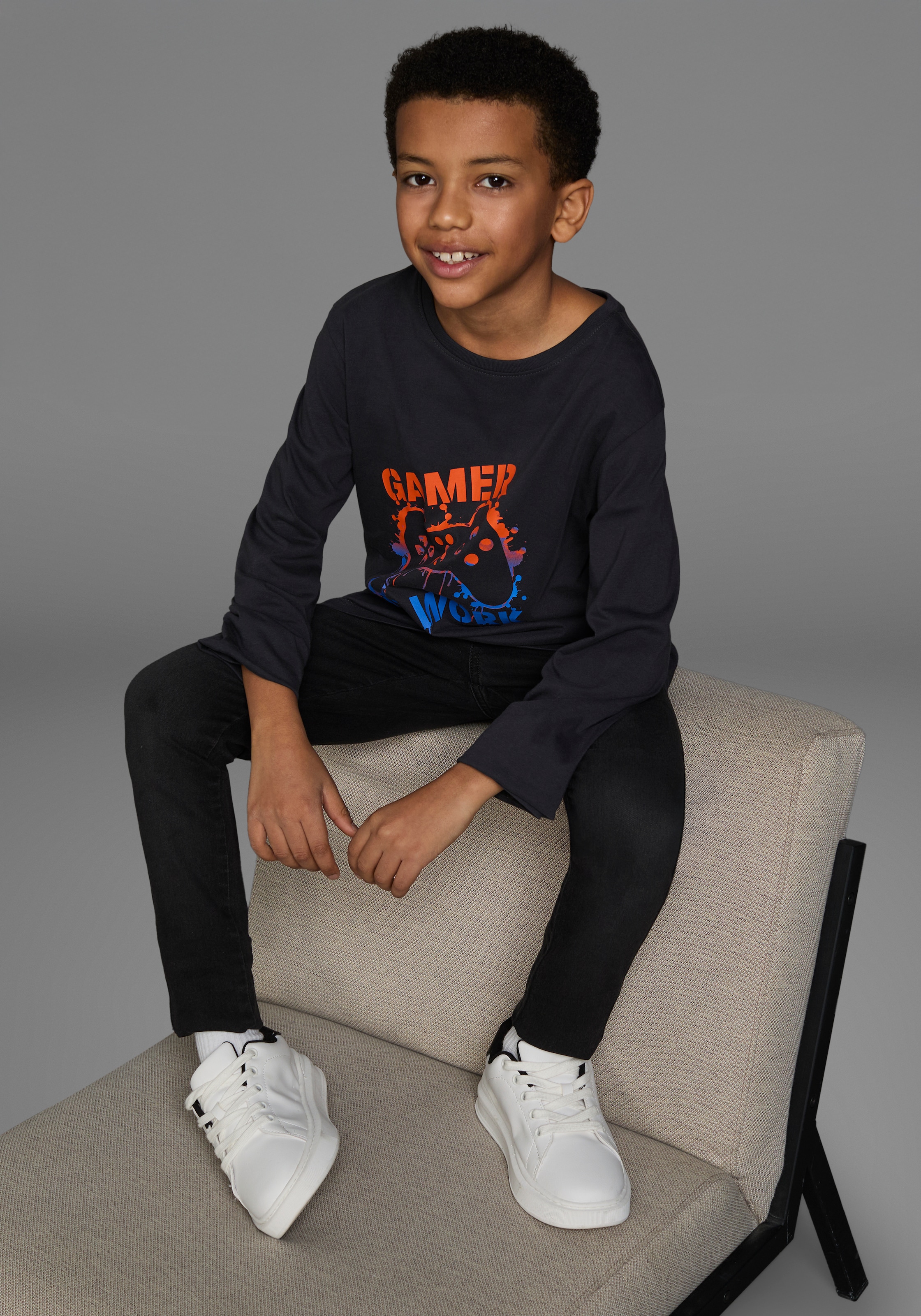 KIDSWORLD Langarmshirt »GAMER AT WORK«, langärmlig, aus Baumwolle, aus Jerseystoff