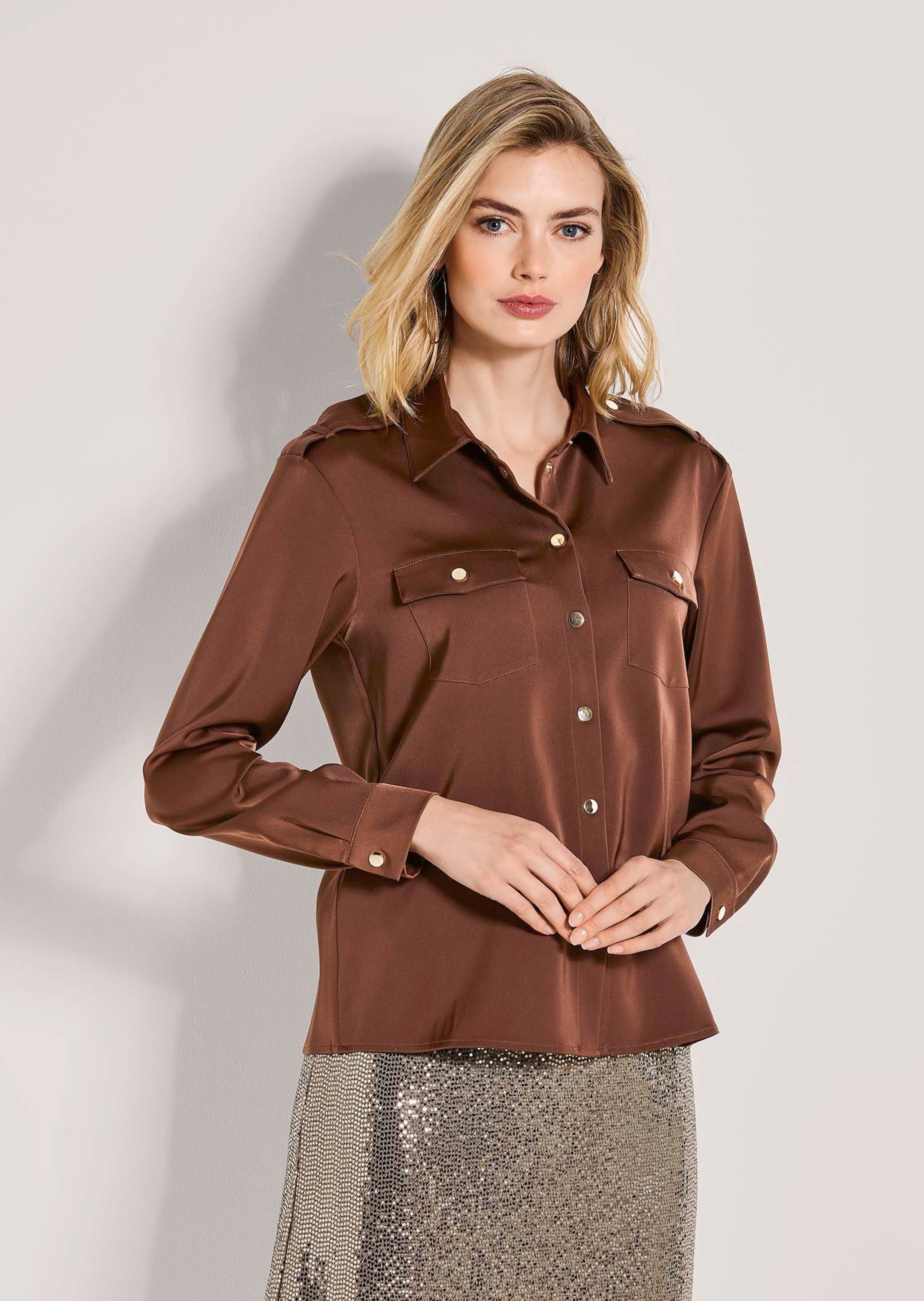 MADELEINE Hemdbluse »Hemdbluse Jerseybluse mit Brusttaschen« Hemdbluse mit aufgesetzter Brusttasche mit Klappe und Druckknopf und Zieriegel an der Schulter