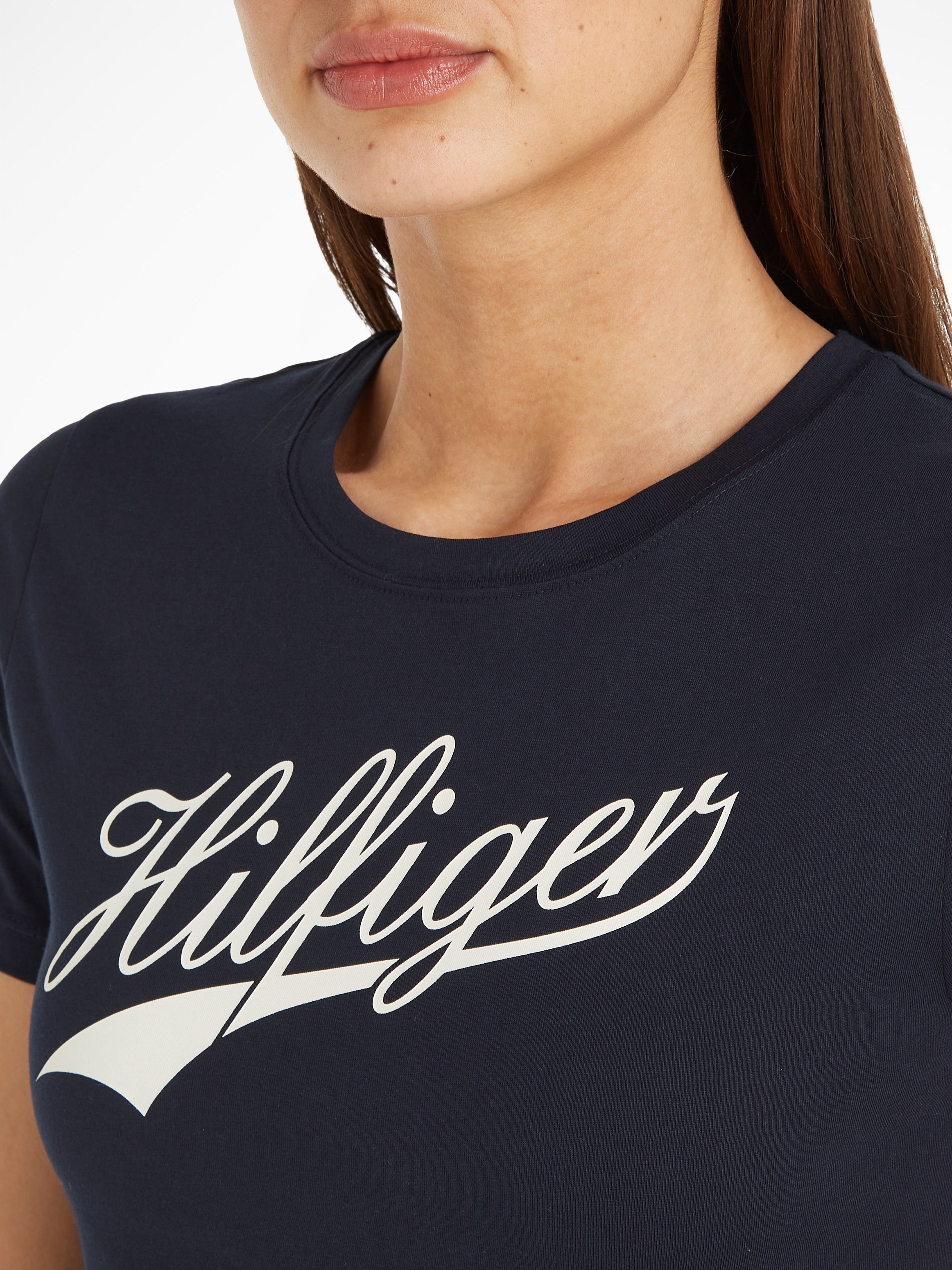 Tommy Hilfiger Rundhalsshirt »SLIM H85 C-NK SS TEE SS«, mit großem Hilfger Logo-Schriftzug