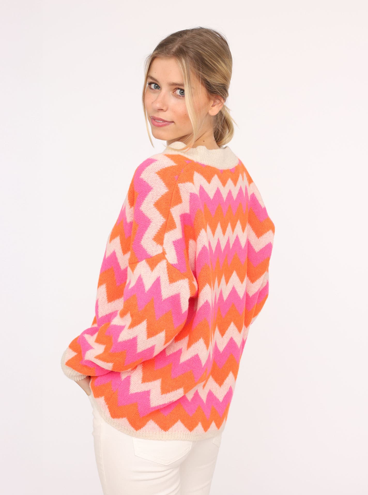Zwillingsherz Strickjacke, Langarm, Zick-Zack-Muster, Knopfleiste, tiefer V-Ausschnitt