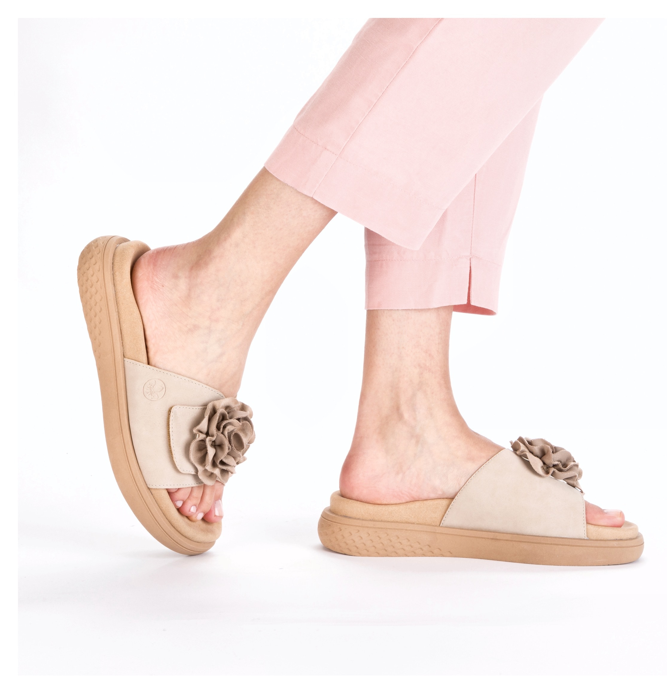 Rieker Pantolette, Sommerschuh, Hausschuh, Strandschuh mit bequemem Fußbett