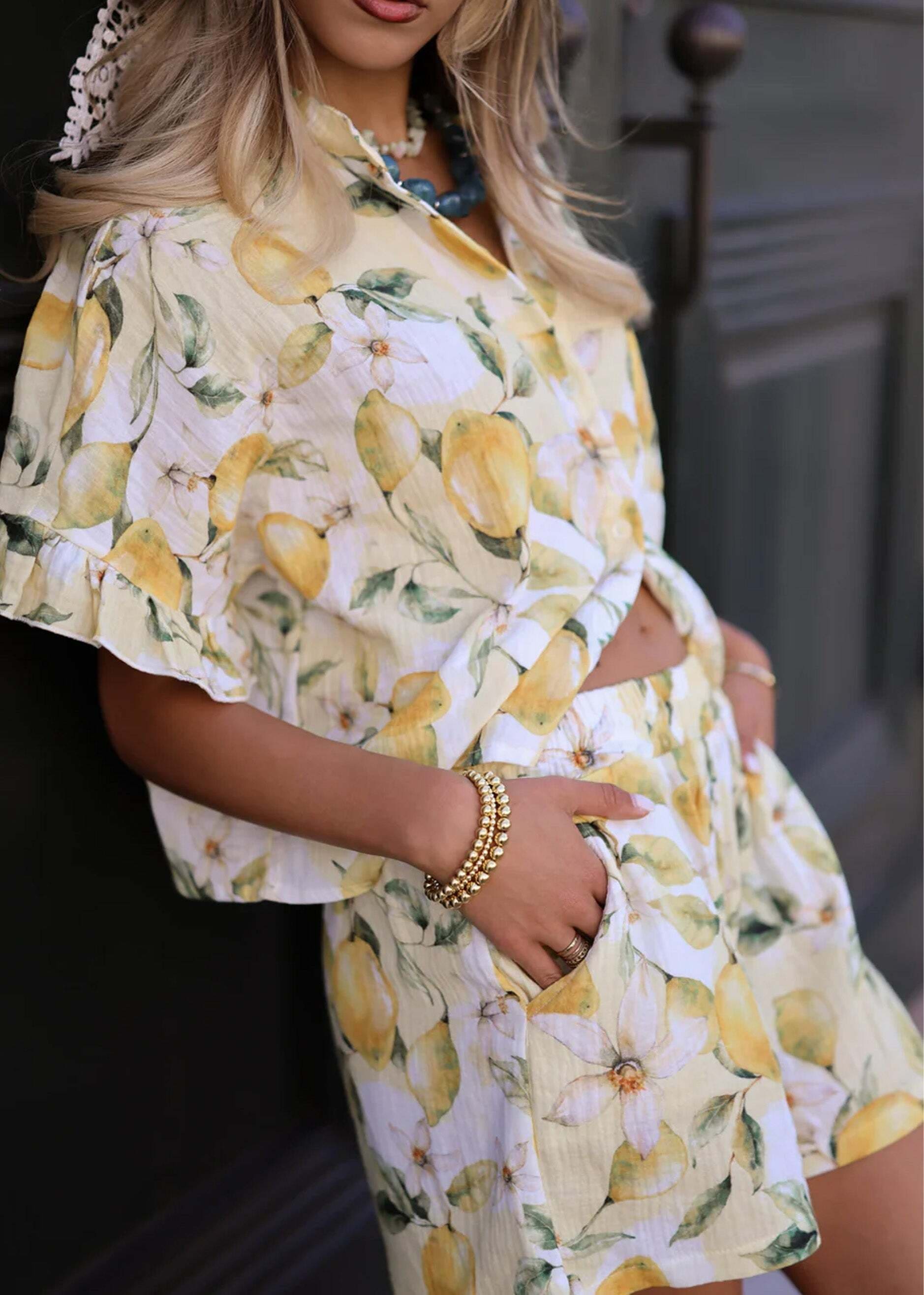 SASSYCLASSY Shorts »Musselin Shorts mit Lemon-Print«  Weiche Baumwollshorts mit elastischem Gummibund und Eingriffstaschen