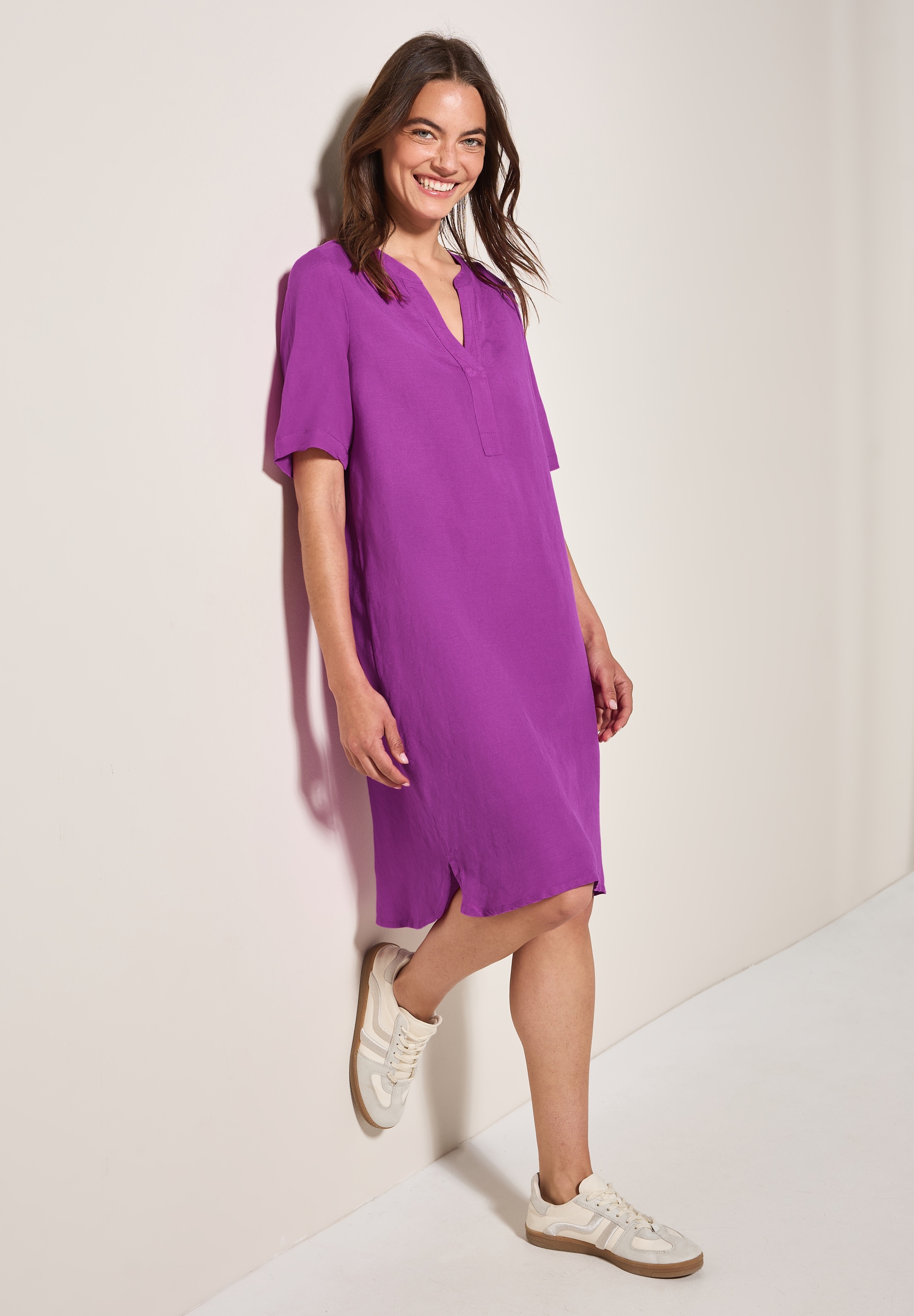 Cecil Sommerkleid, Splitneck, mit Leinen