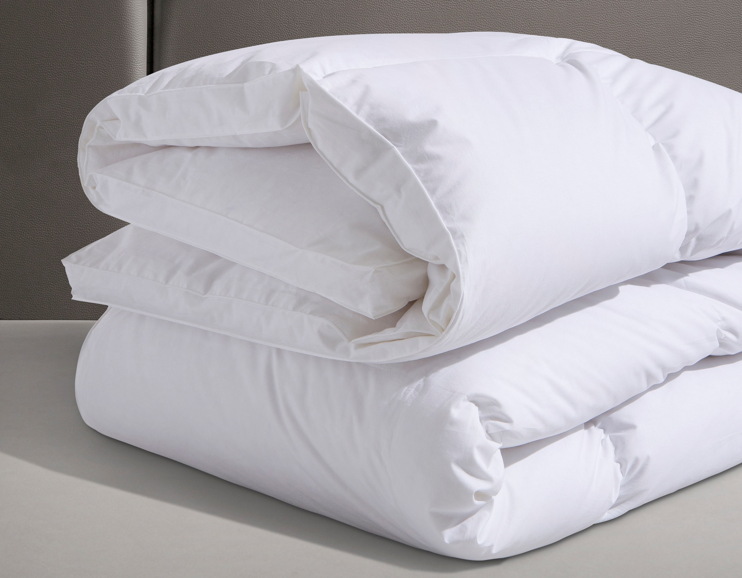 Älgdröm Daunenbettdecke »Loftet, Bettdecke 135x200, 155x220 cm und weitere Größen«, extrawarm, Füllung 90% Daunen, 10% Federn, Bezug 100% Baumwolle, (1 St.), Bettdecken, Sommer, Winter, Decke ist Made in Green zertifiziert