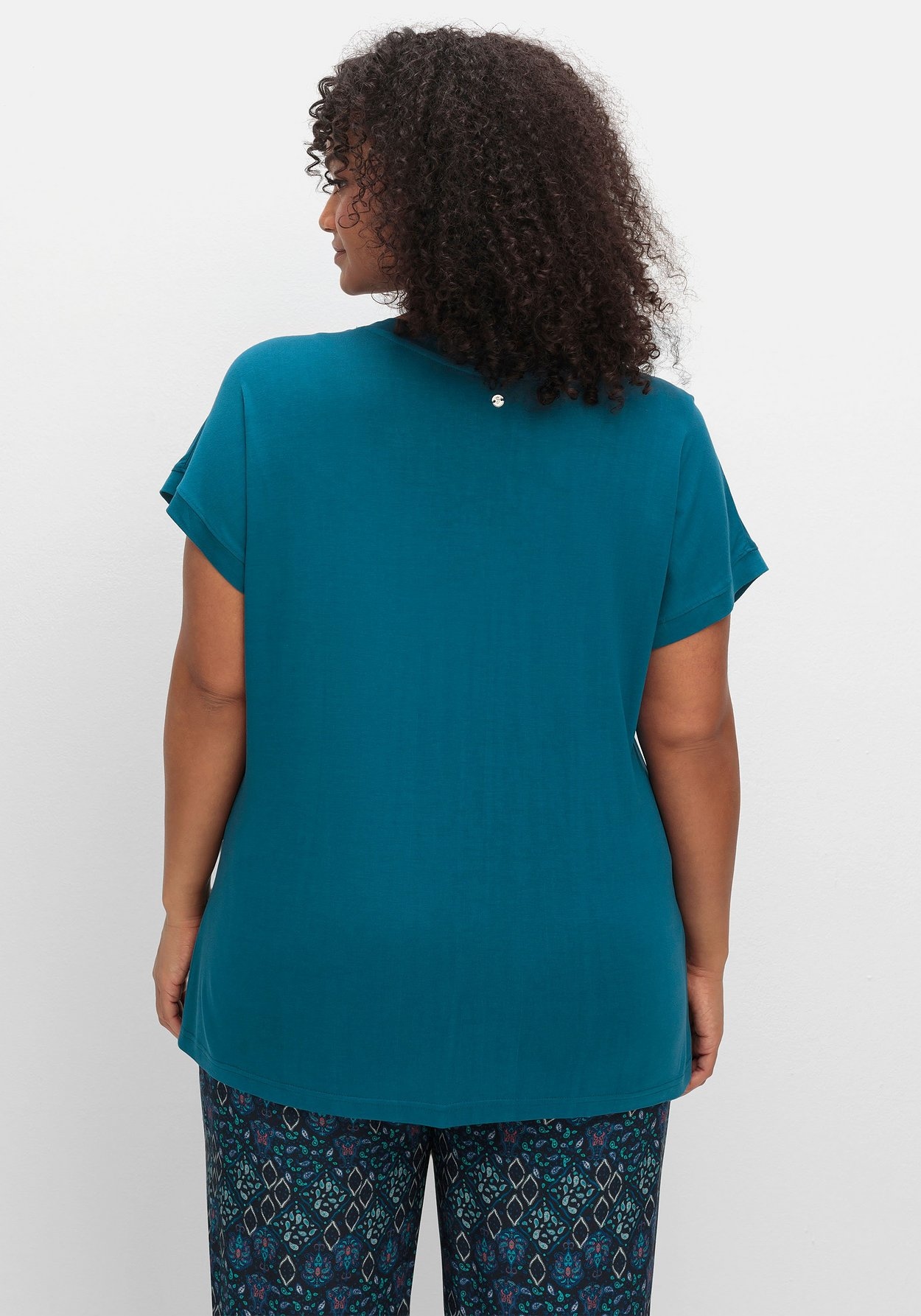 Sheego T-Shirt »Shirt mit V-Ausschnitt und Zierpaspel vorn«