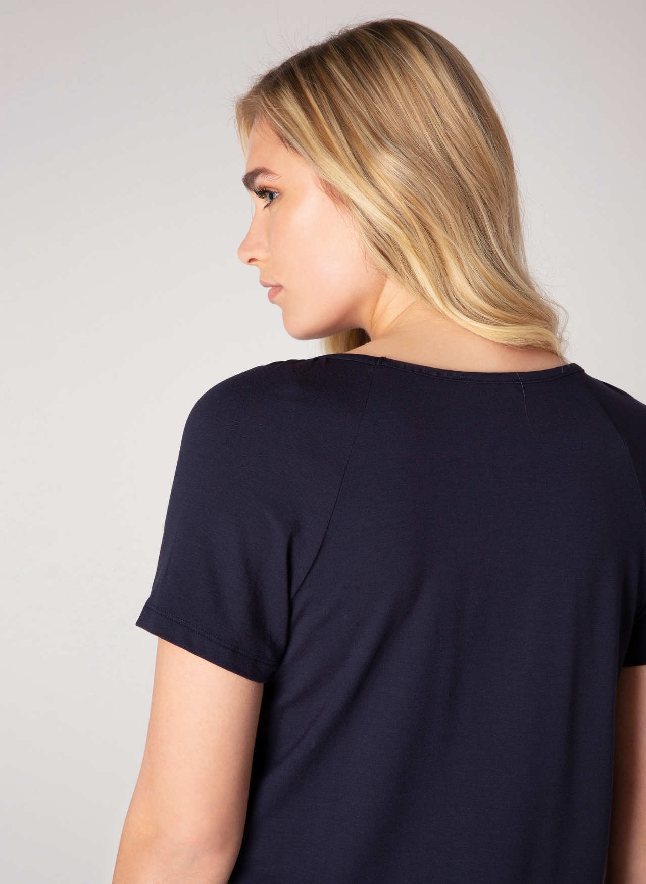 Base Level T-Shirt »Yona«, mit Raffung am Ausschnitt und elastischem Bund