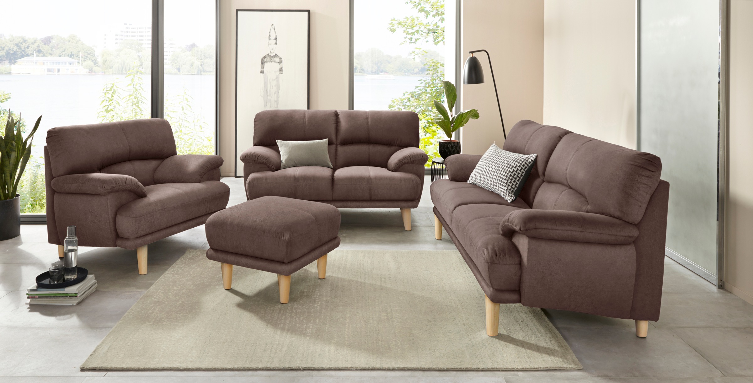 TRENDMANUFAKTUR 3-Sitzer »Cecilia, Sofa in italienischem Design«, mit tollem Sitzkomfort, extrabequeme Armlehnen, Holzfüße