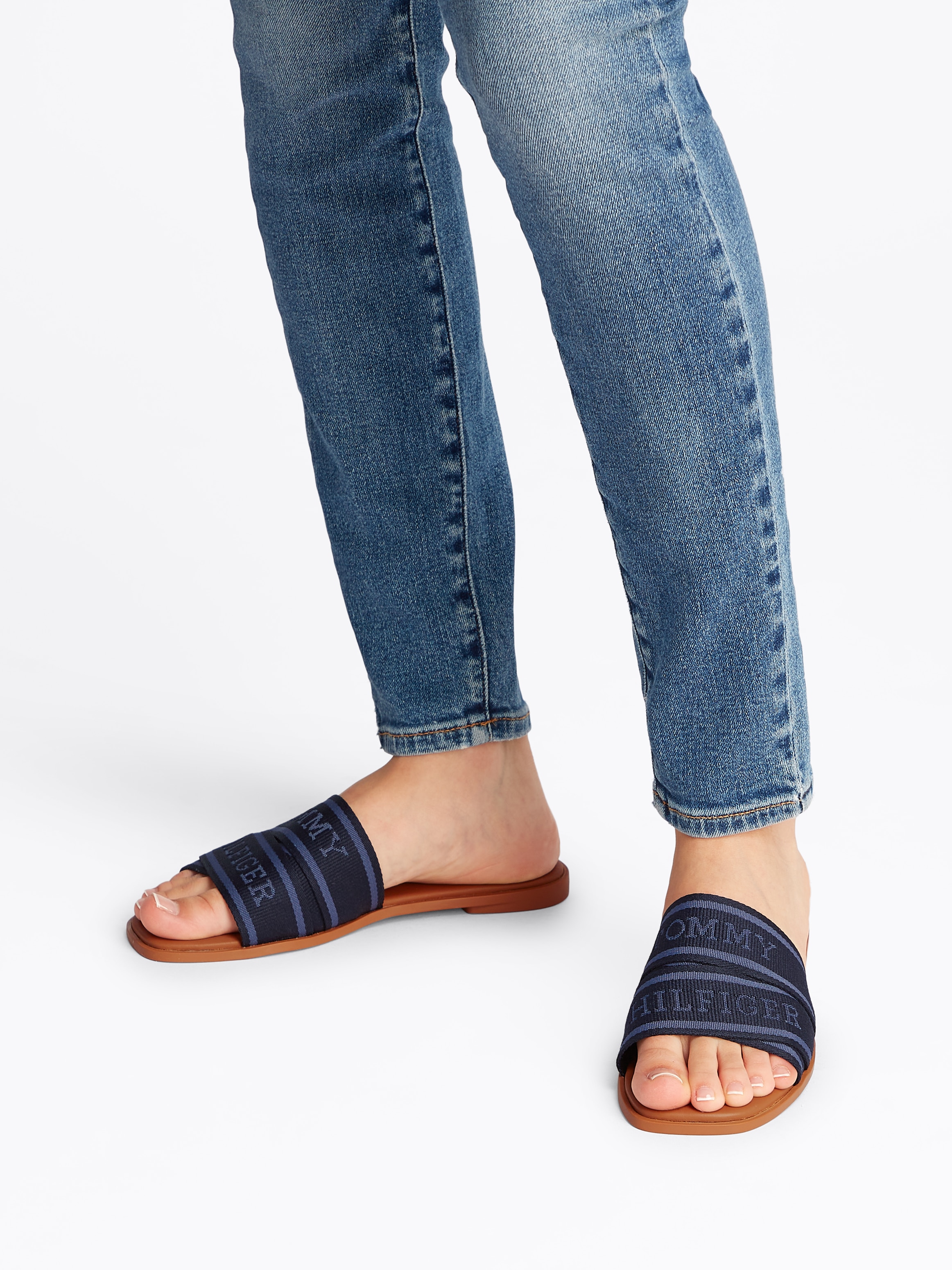 Tommy Hilfiger Pantolette »TOMMY HILFIGER WEBBING MULE«  , Blockabsatz, Sommerschuh, Bequemschuh, Flats mit Logoschriftzug