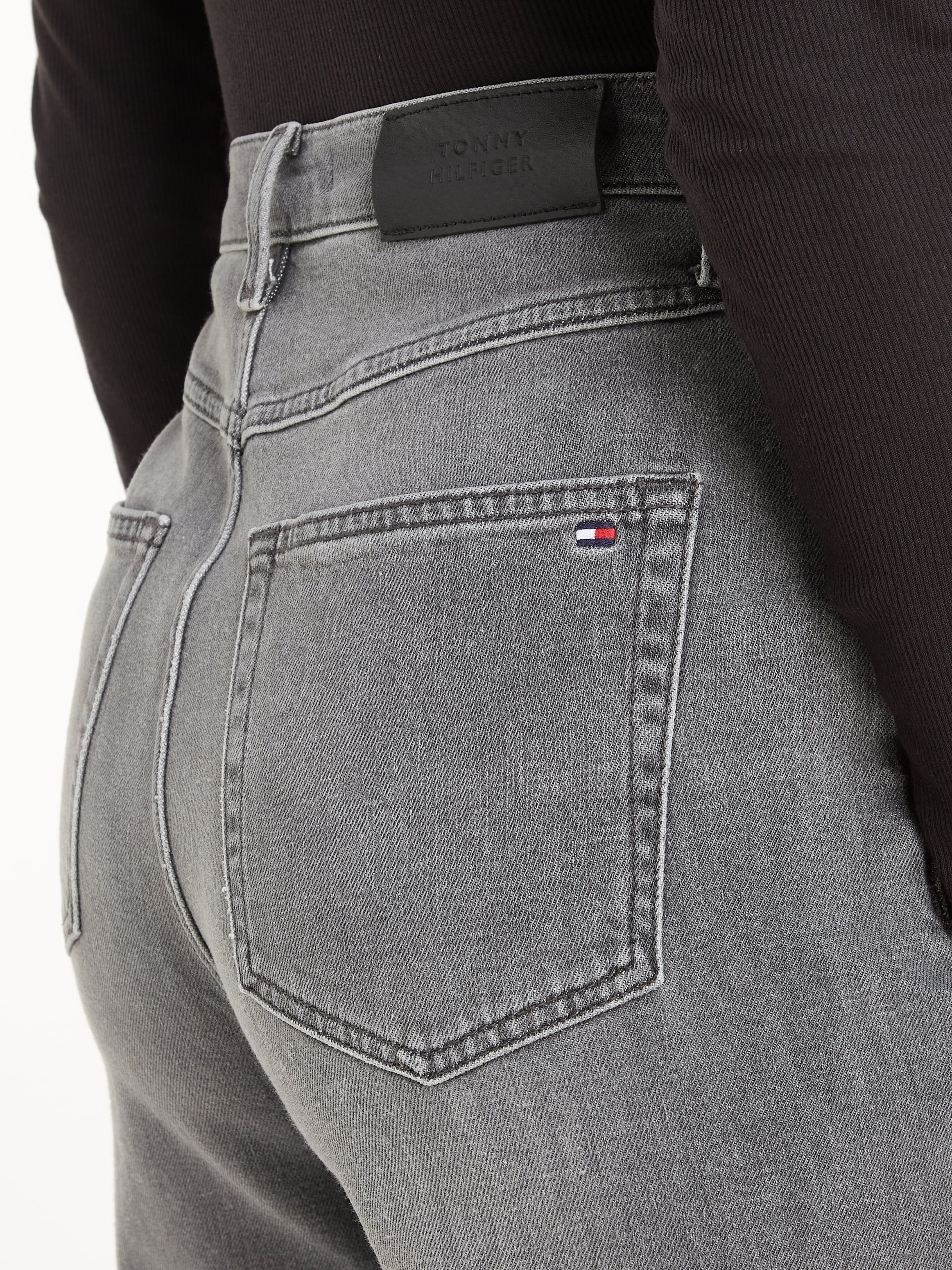 Tommy Hilfiger Straight-Jeans »RELAXED STRAIGHT HW GER«, mit Tommy Hilfger Logo-Badge