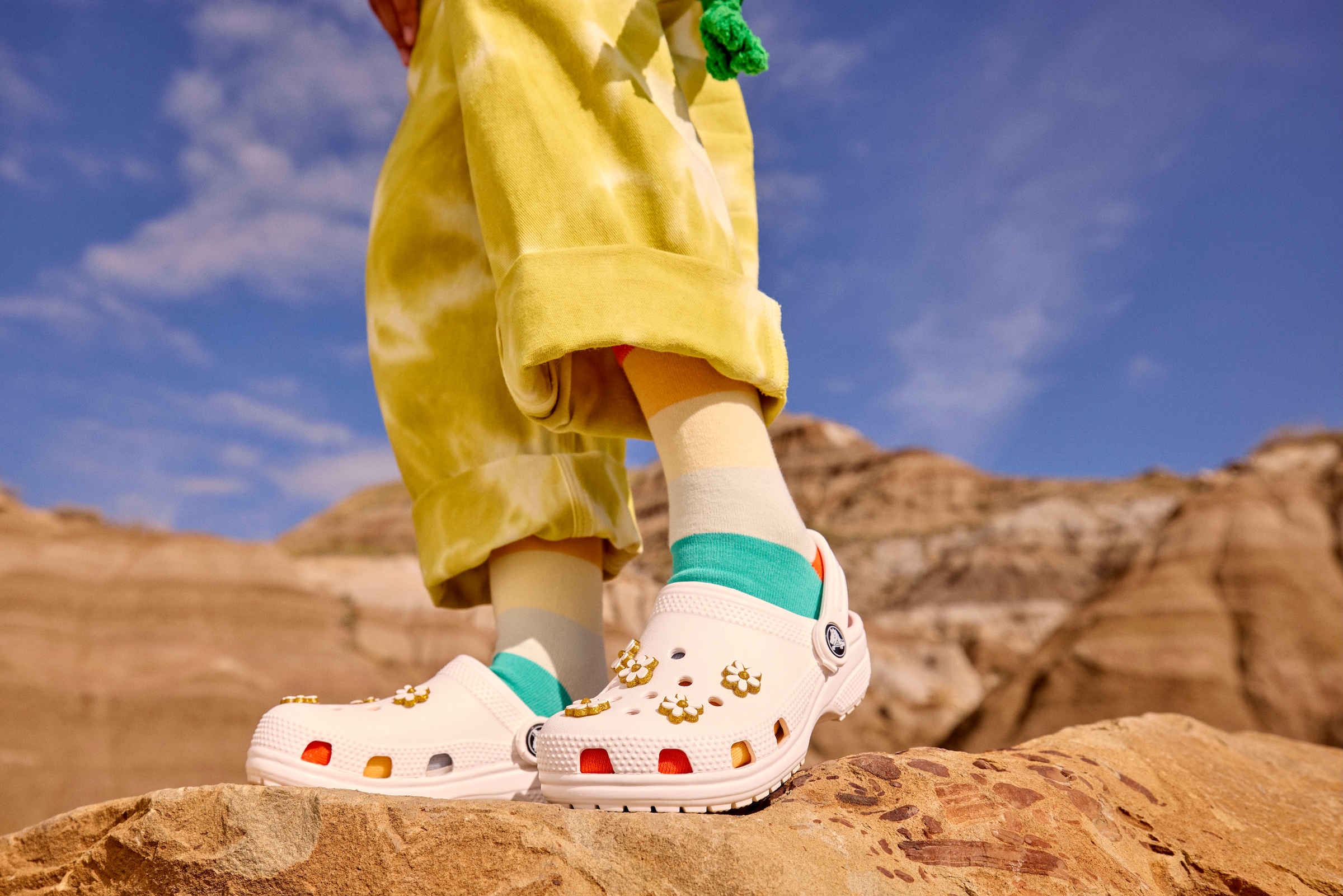 Crocs Clog »Classic K«, Sommerschuh, Hausschuh, Badeschuh mit schwenkbarem Fersenriemchen