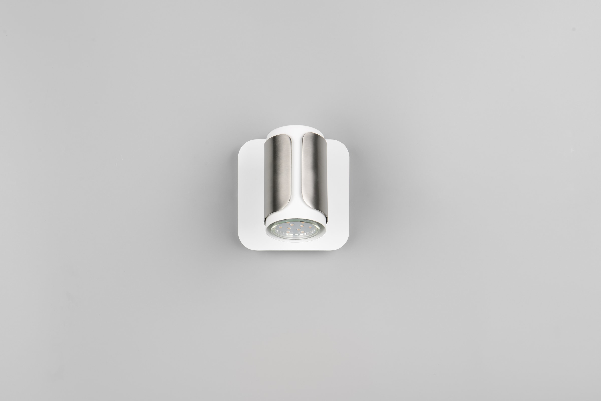 TRIO Leuchten Deckenstrahler »GILLAN, Spot 1-flammig, exkl 1x GU10 max 10W, 12x12x16,5 cm (B/H/T)« GU10 1 Stk. warmweiß - kaltweiß als Wandstrahler oder Deckenstrahler montierbar, mit Kippschalter