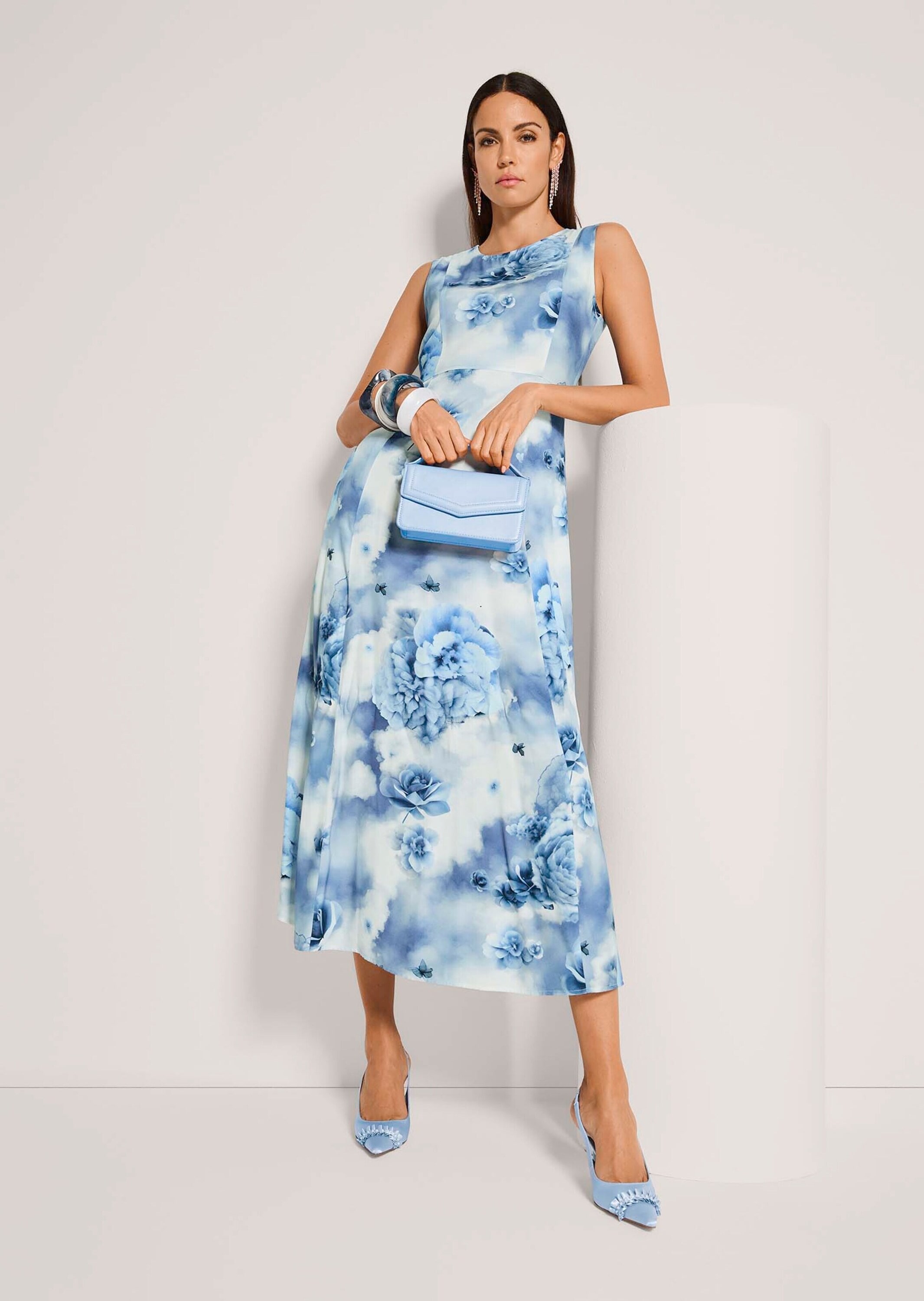 MADELEINE Midikleid »Viskosekleid Druckkleid mit floralem Print« Nahttasche Teilungsnähte