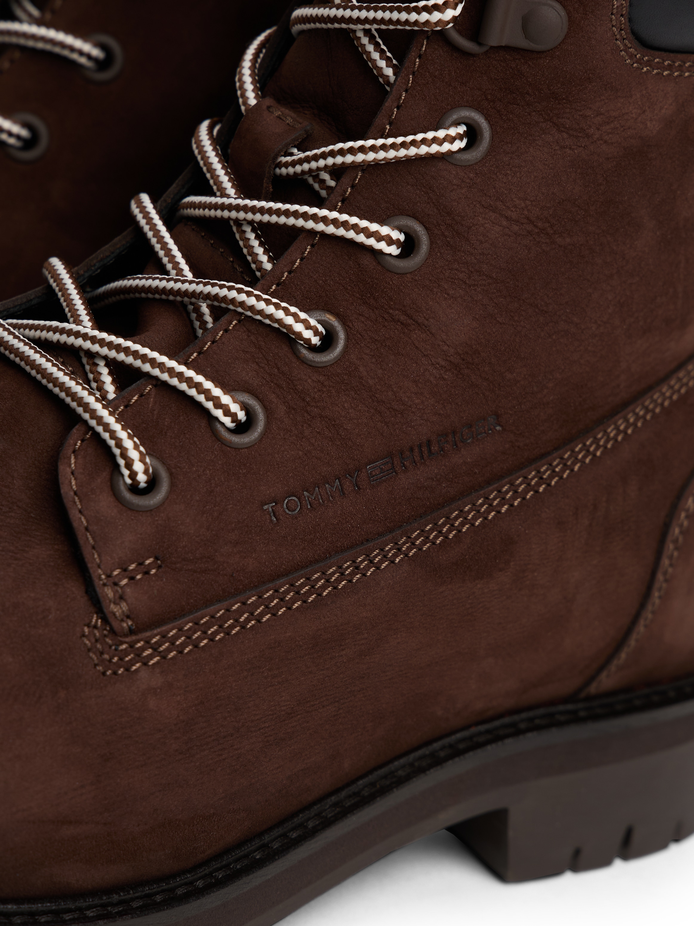 Tommy Hilfiger Schnürboots »FLEX TH OUTDOOR W NBK BOOT«  , Blockabsatz, Outdoorschuh mit Ösen, im Bersteigerlook