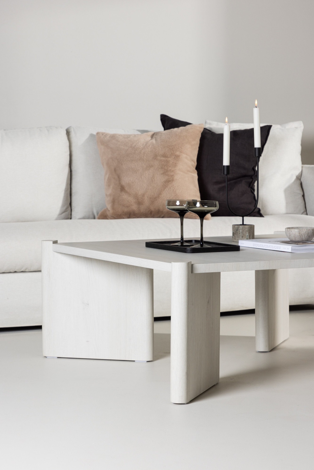 Venture Home Couchtisch »Rogaland, quadratischer Couchtisch, modern & elegant, 100 × 100 cm« Sofatisch, MDF, quadratisch, niedrig, geräumig, raffiniert