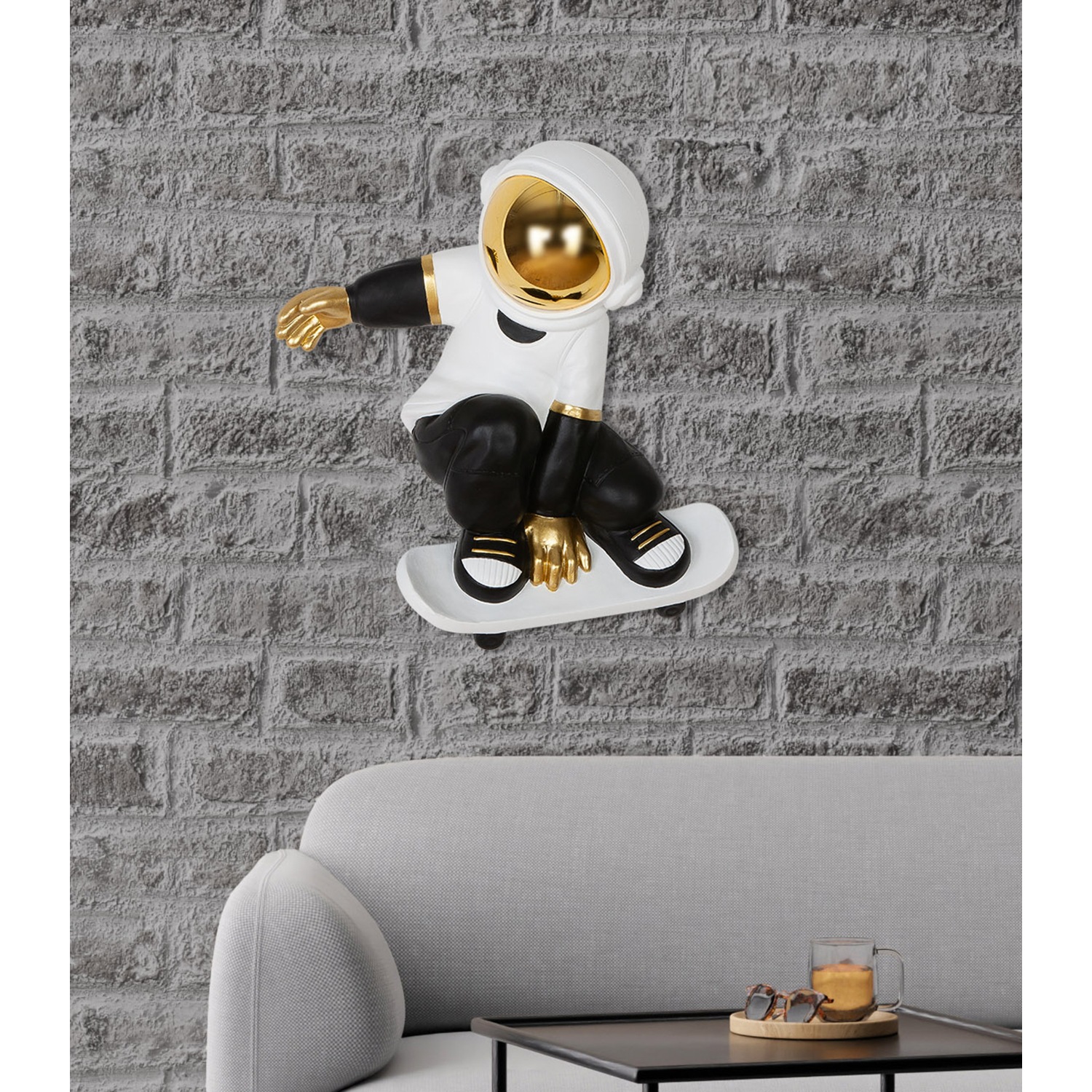 GILDE Wanddekoobjekt »Wandobjekt Astronaut Skateboard schwarz; weiß H. 44,5 cm«, (1 St.)