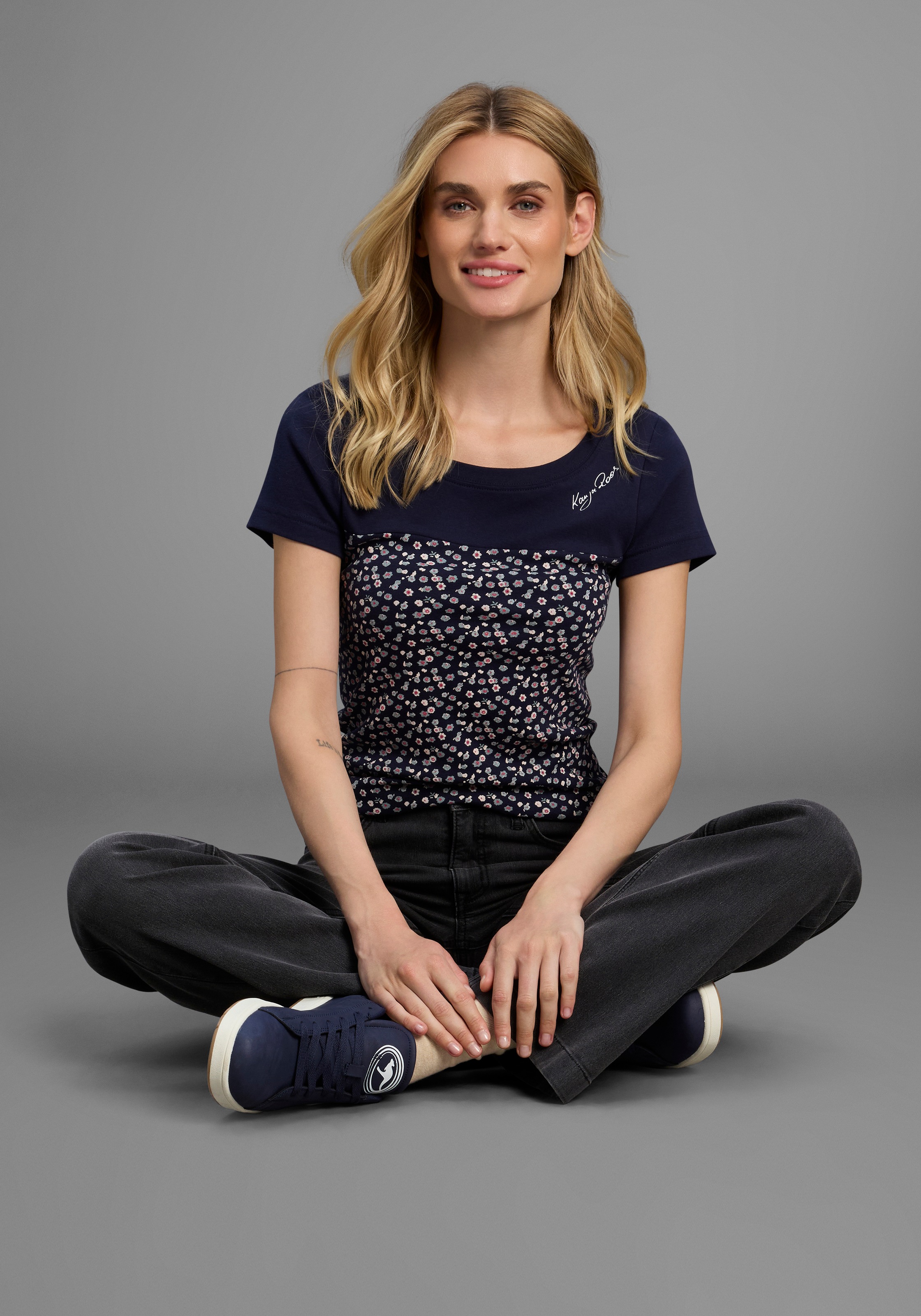 KangaROOS T-Shirt Kurzarm,  sehr figurbetonte Passform,  aus Baumwolle