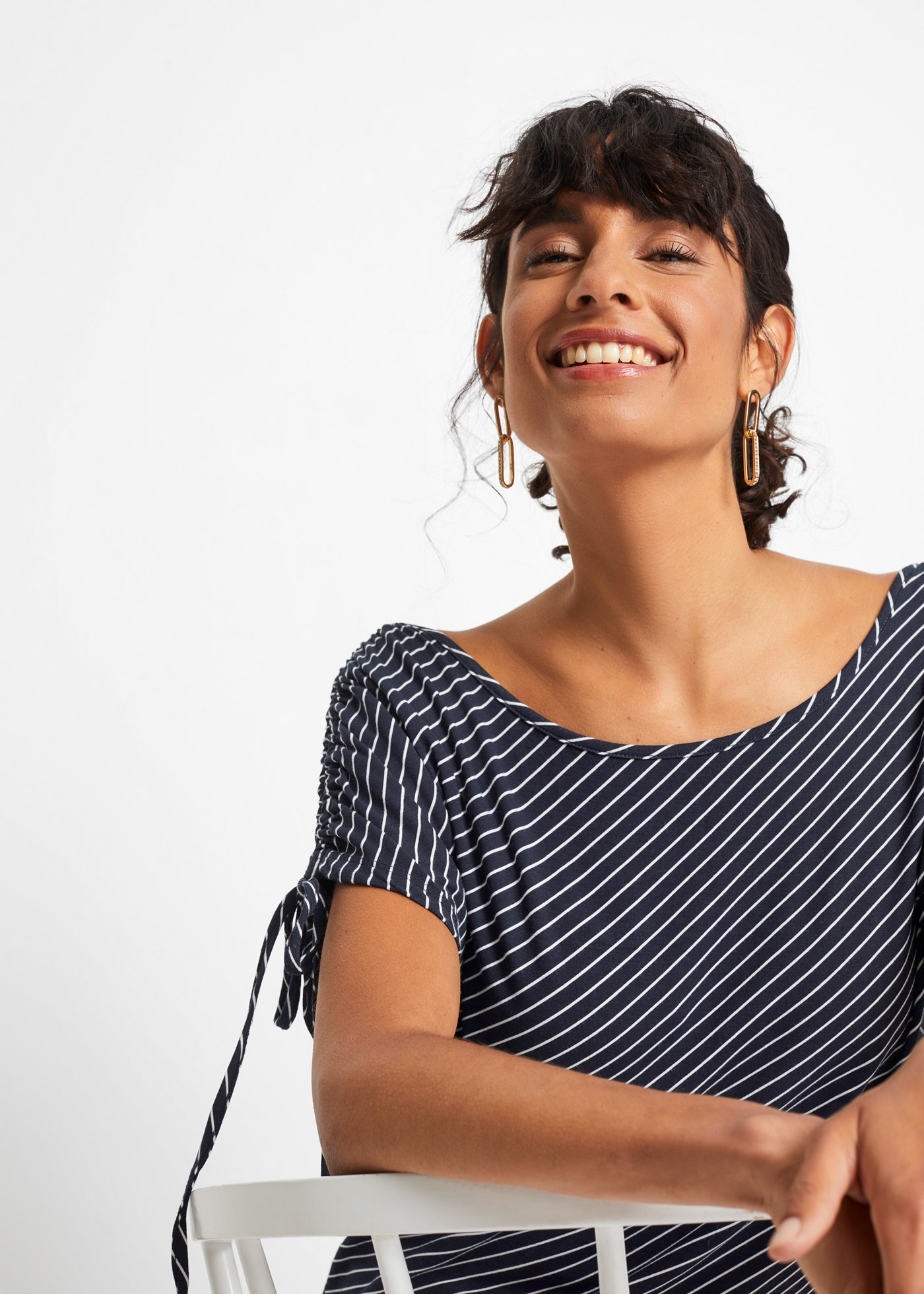 bonprix T-Shirt lässige Passform, Kurzarm-Design, aus Viskose und Elasthan