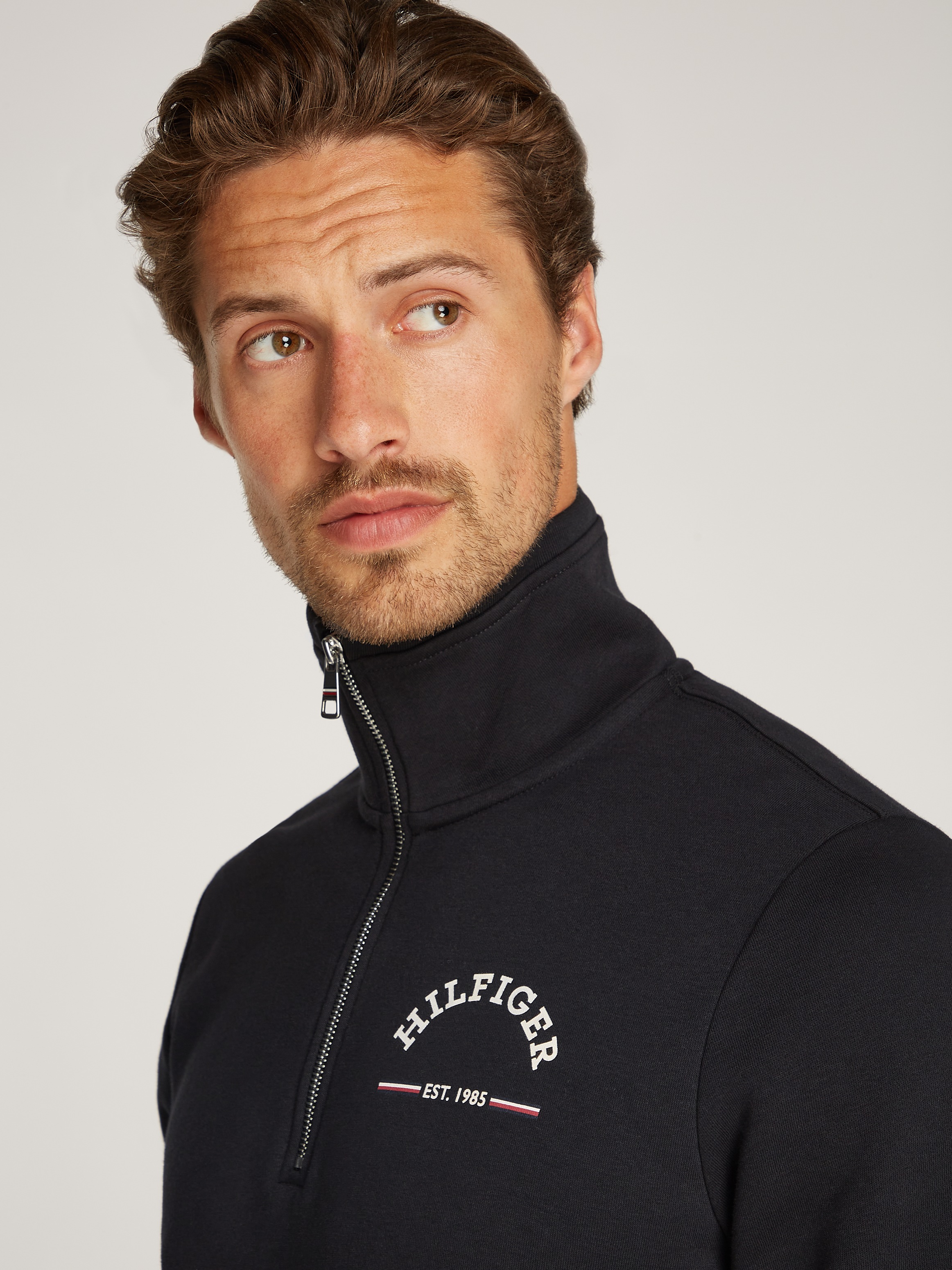 Tommy Hilfiger Sweatshirt »ROUNDALL STAND COLLAR ZIP«, mit Stehkragen und Reißverschluss