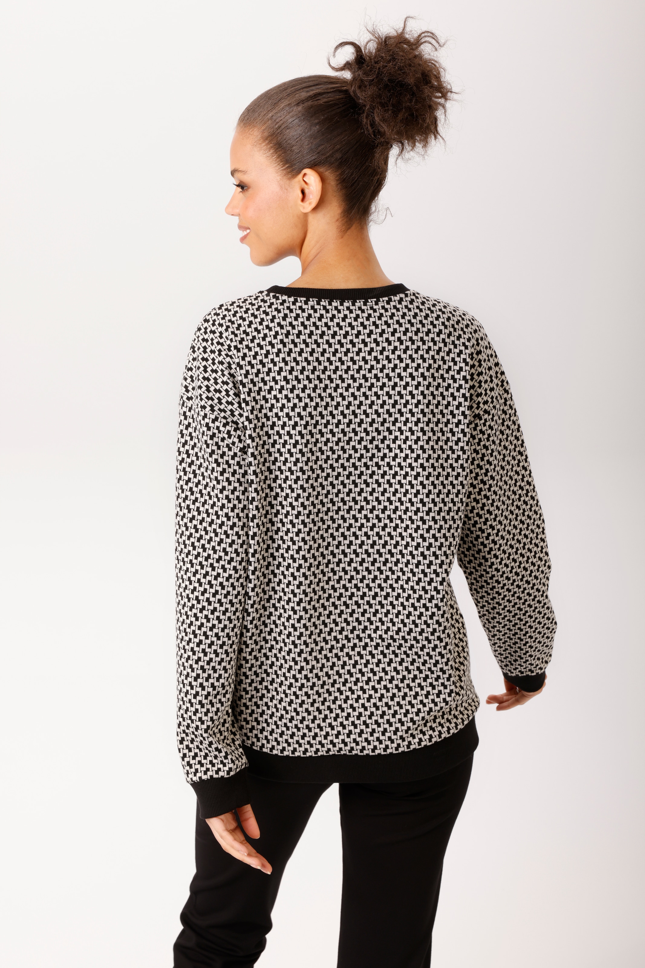 Aniston CASUAL Sweatshirt , mit grafischem Minimal-Muster - NEUE KOLLEKTION
