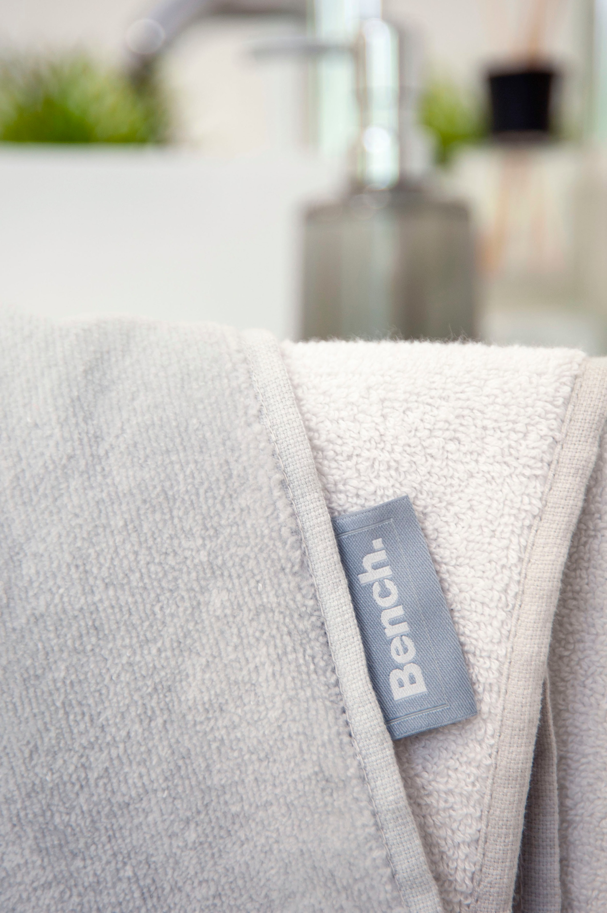 Bench. Strandtuch »Bench« mit dekorativem "Bench" Schriftzug