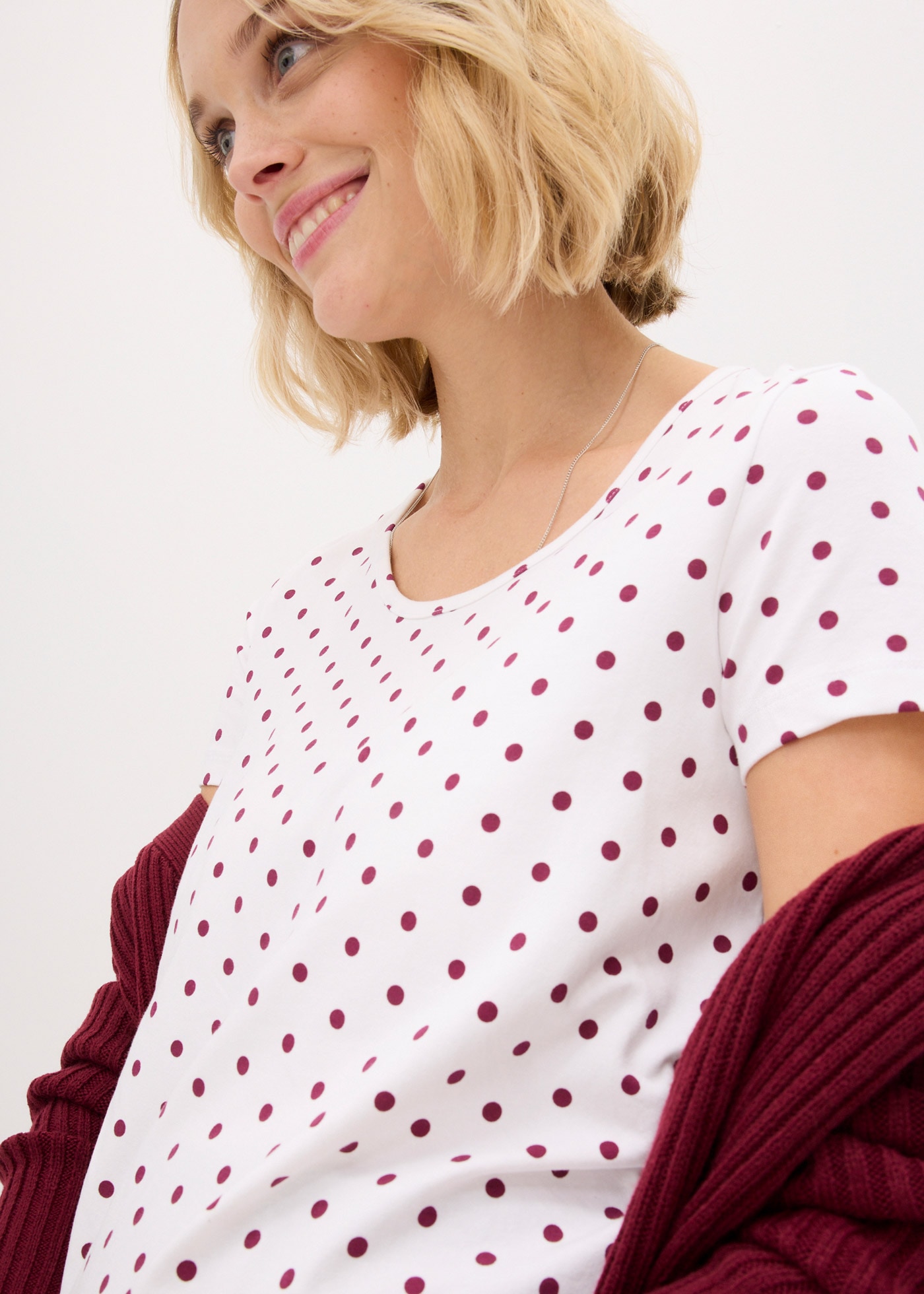 bonprix Umstandsshirt Packung, 2 Stk. figurbetonte Passform, seitliche Raffungen, gepunktetes Design