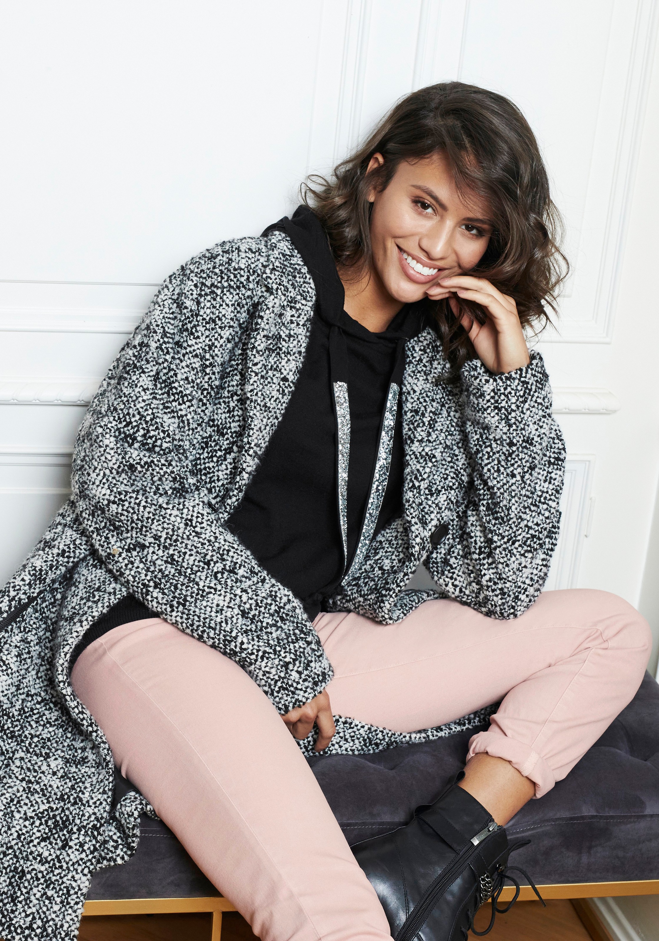Laura Scott Strickpullover, mit Kapuze und glitzernden Bändern