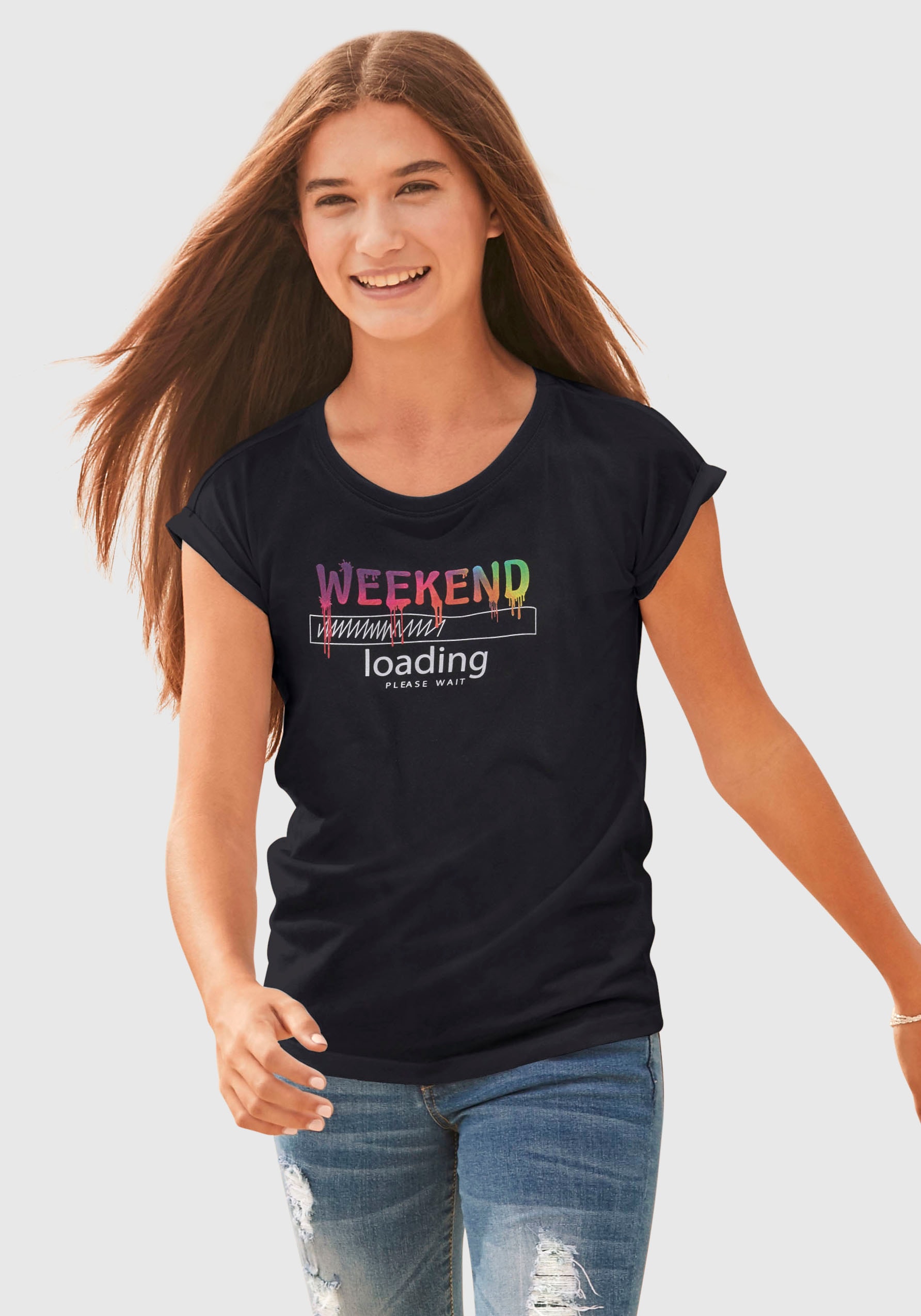 KIDSWORLD T-Shirt »WEEKEND loading...please wait«, in weiter legerer Form, Regenbogen-Druckfarben sind unterschiedlich