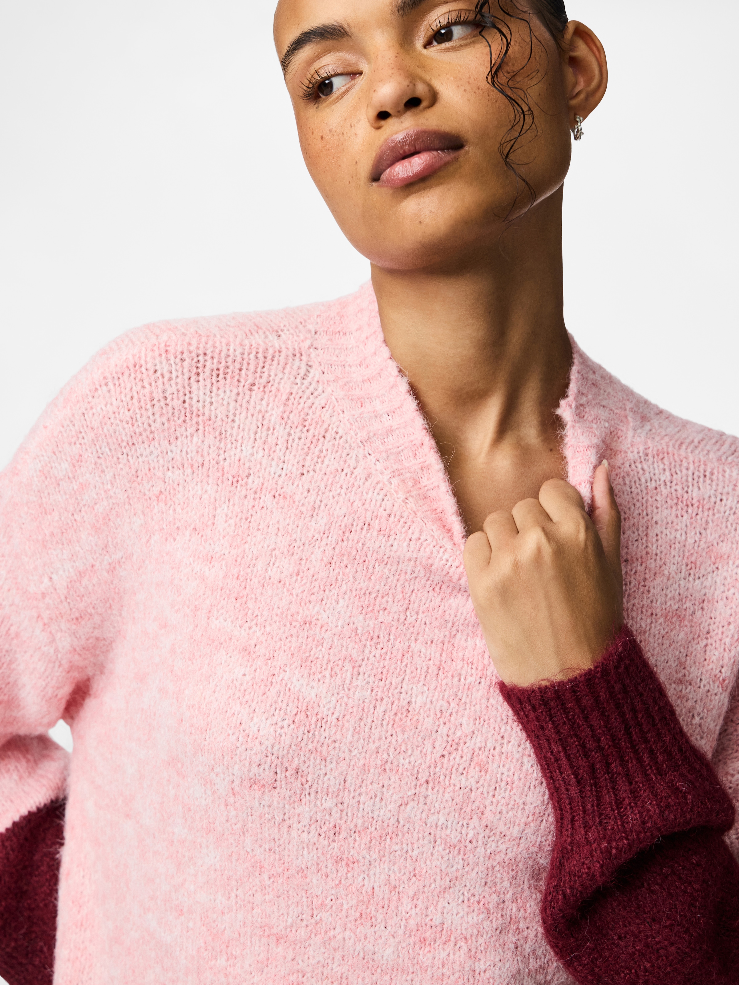 pieces Rundhalspullover »PCIVY LS O-NECK COLOR BLOCK KNIT PWP BC« Colorblock Design