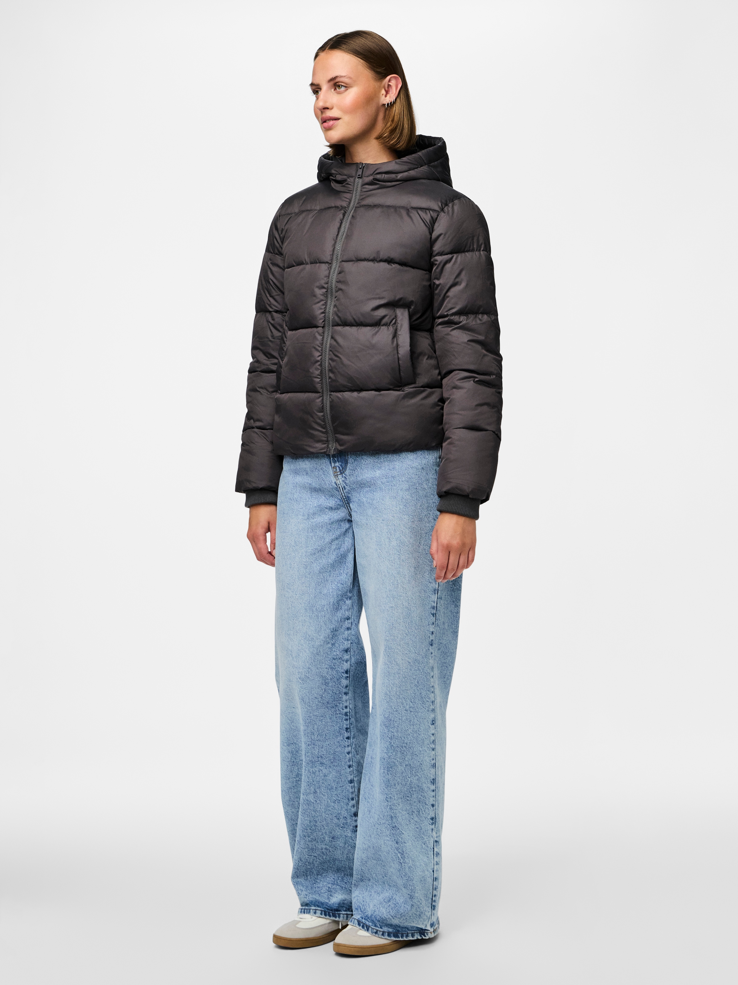 pieces Steppjacke »PCBEE NEW SHORT  PUFFER JACKET NOOS BC« mit Kapuze