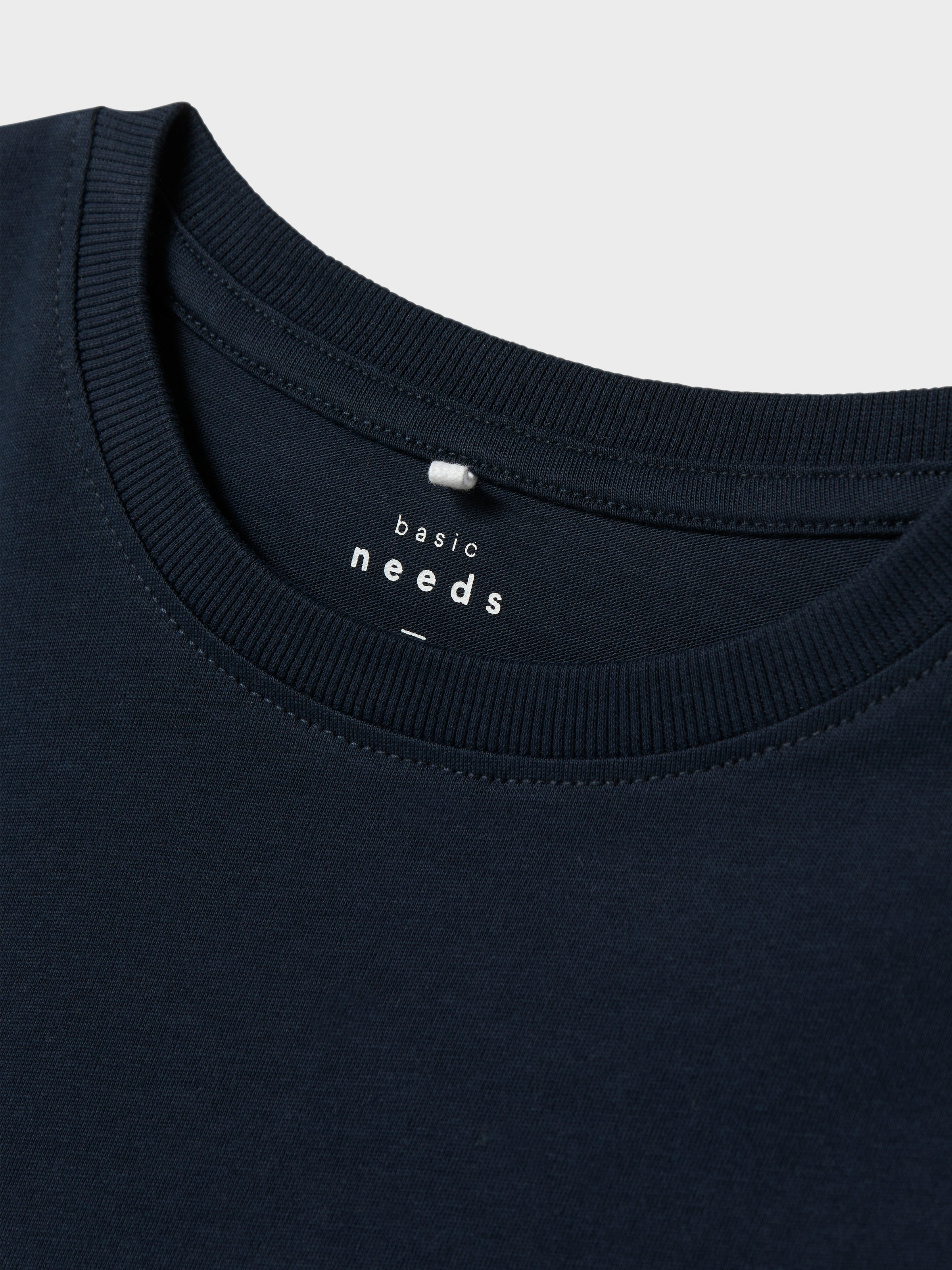 Name It T-Shirt »NKMVOBBO SS NREG TOP NOOS« loose fit mit leicht überschnittenen Schultern