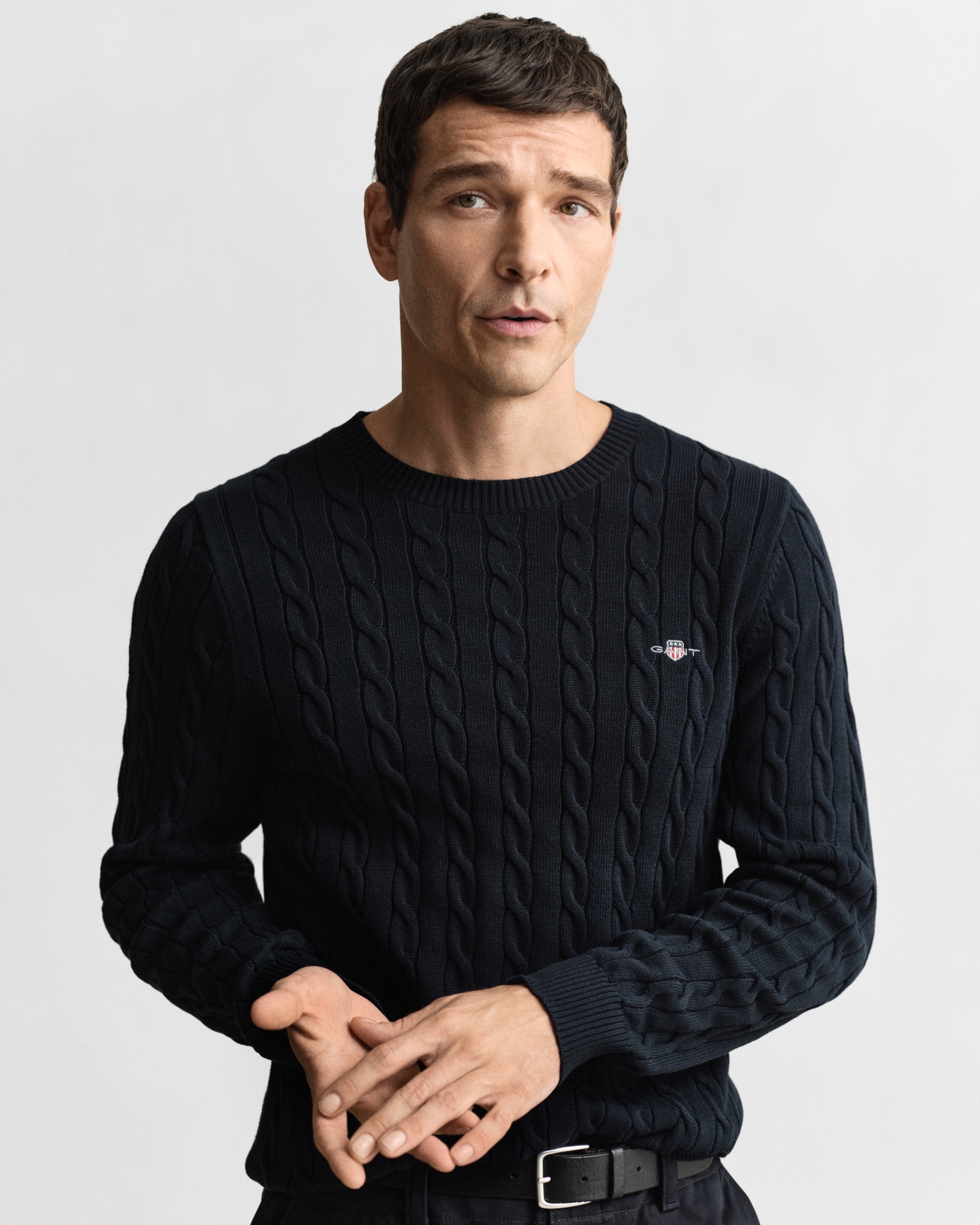 Gant Strickpullover »COTTON CABLE C-NECK« mit Wappen-Logostickerei auf der Brust