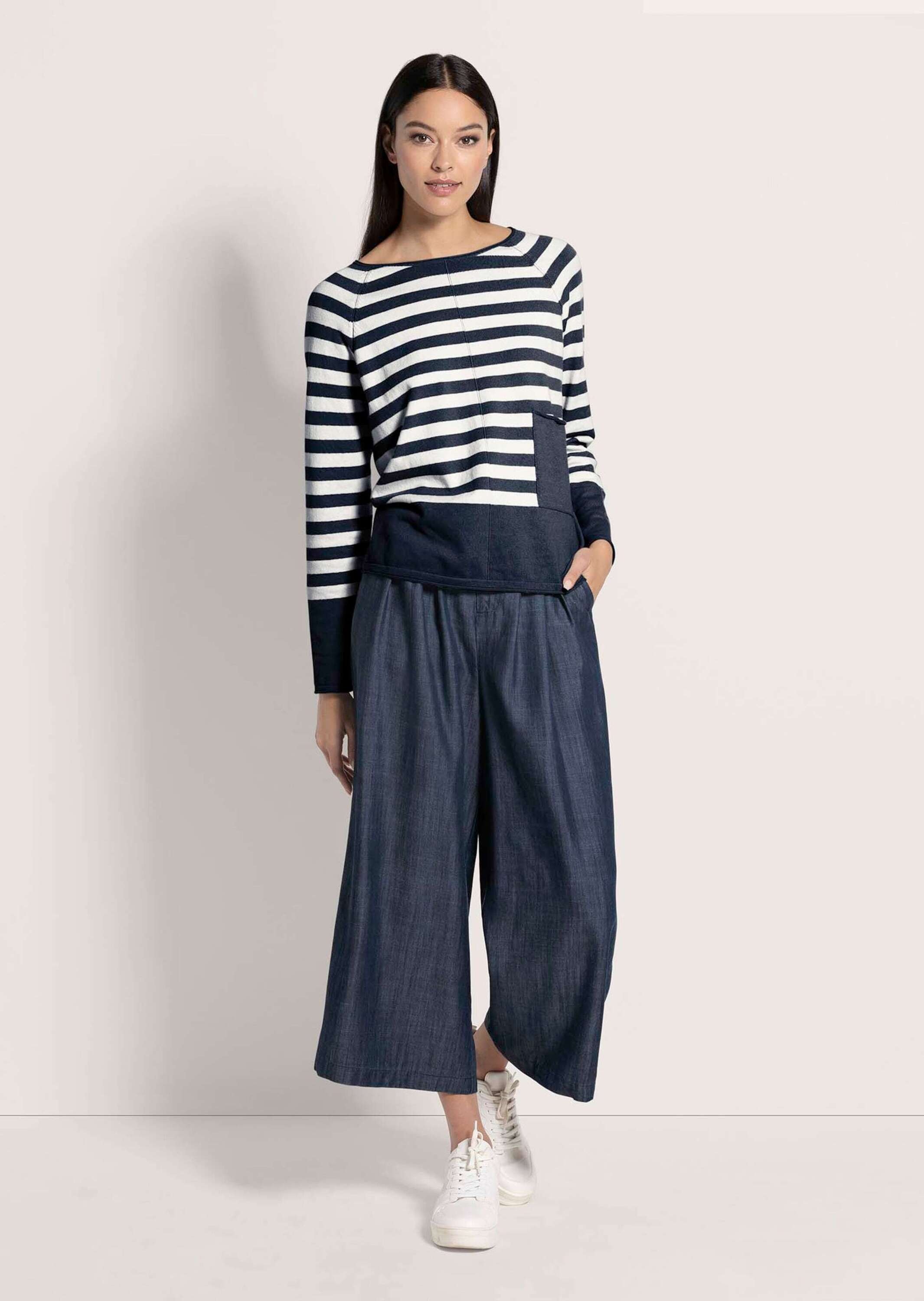 MADELEINE Longpullover »Pullover Rundhals-Pullover mit Tasche«