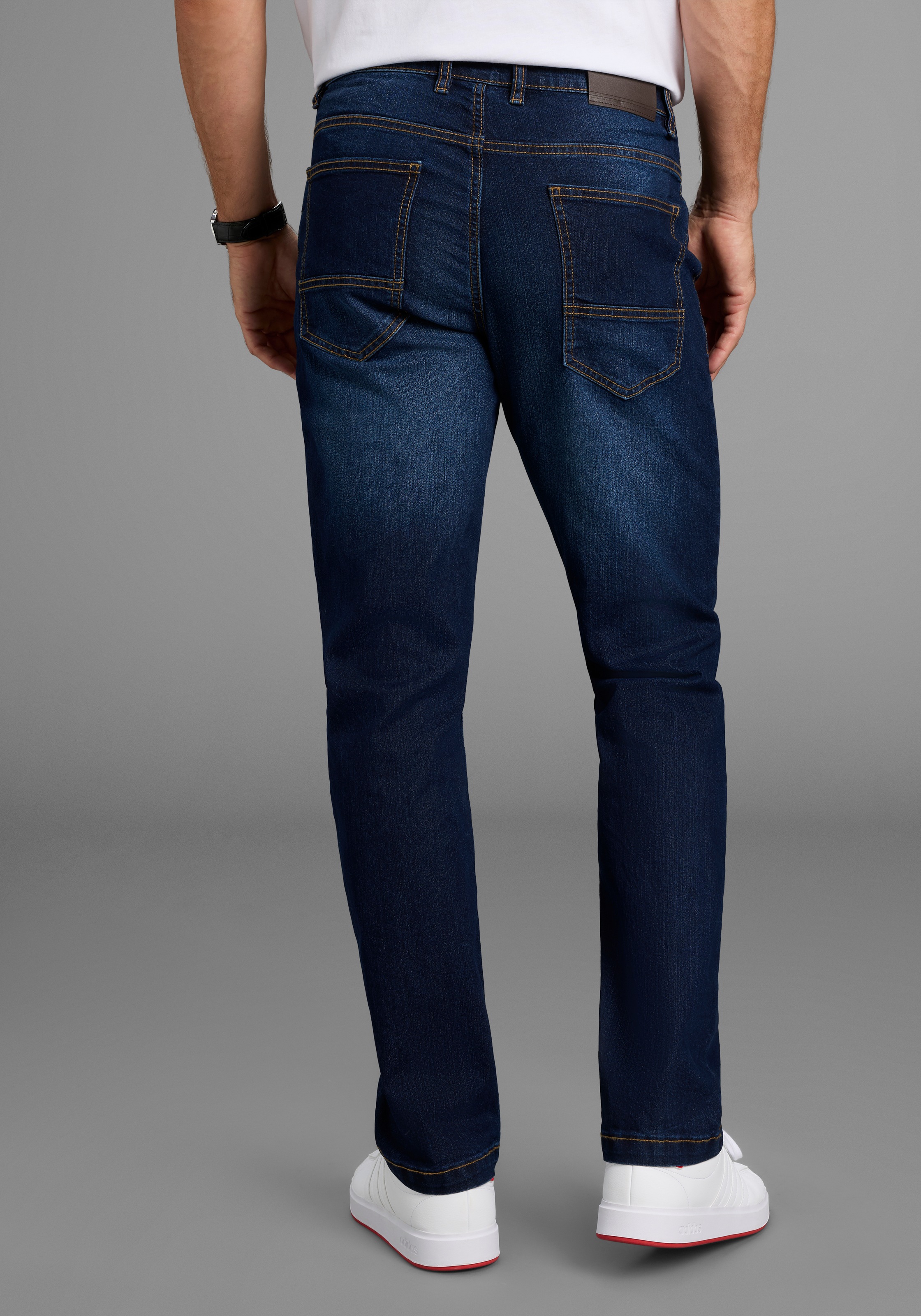 Arizona Straight-Jeans gerader Schnitt, normale Leibhöhe, mit Knopf- und Reißverschluss