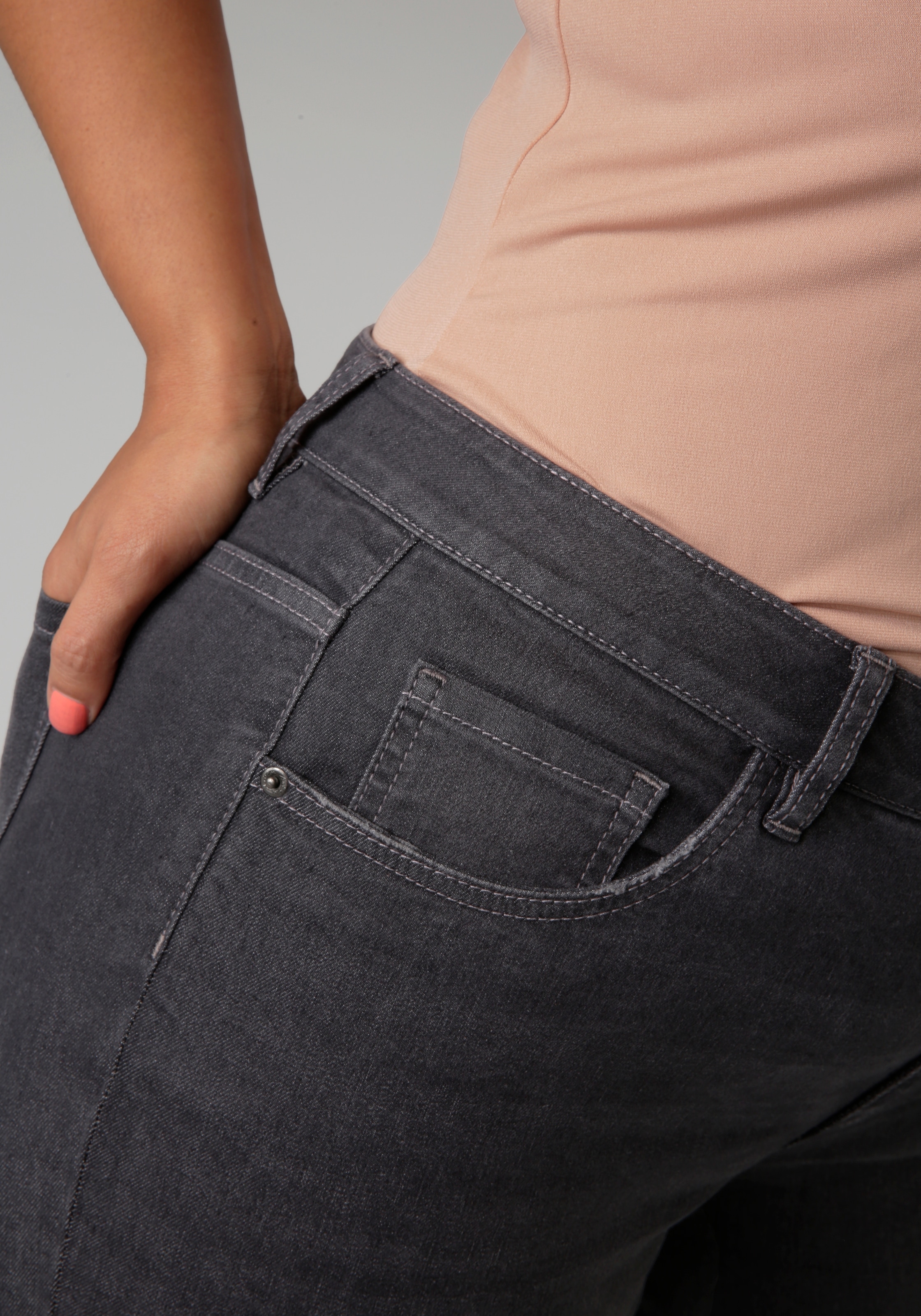 Aniston PLUS Straight-Jeans, mit leichtem Used-Effekt