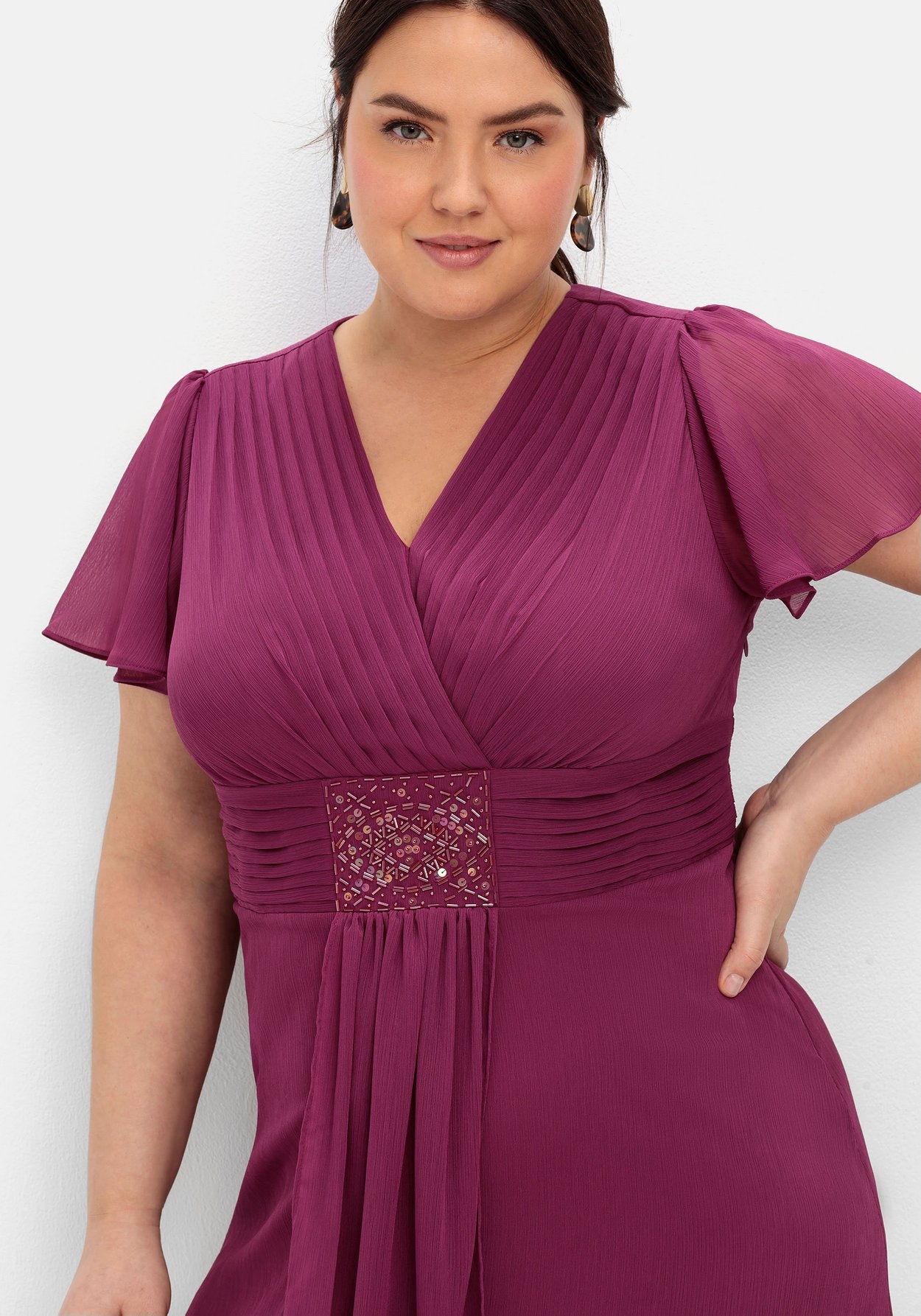 Sheego Abendkleid »Abendkleid mit Schmuckbrosche«