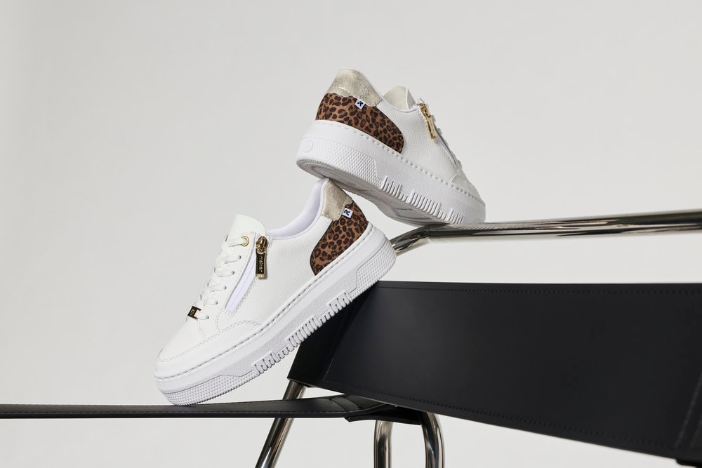 Rieker Plateausneaker  Schnürschuh, Freizeitsneaker, Halbschuh mit Leo-Einsatz an der Ferse