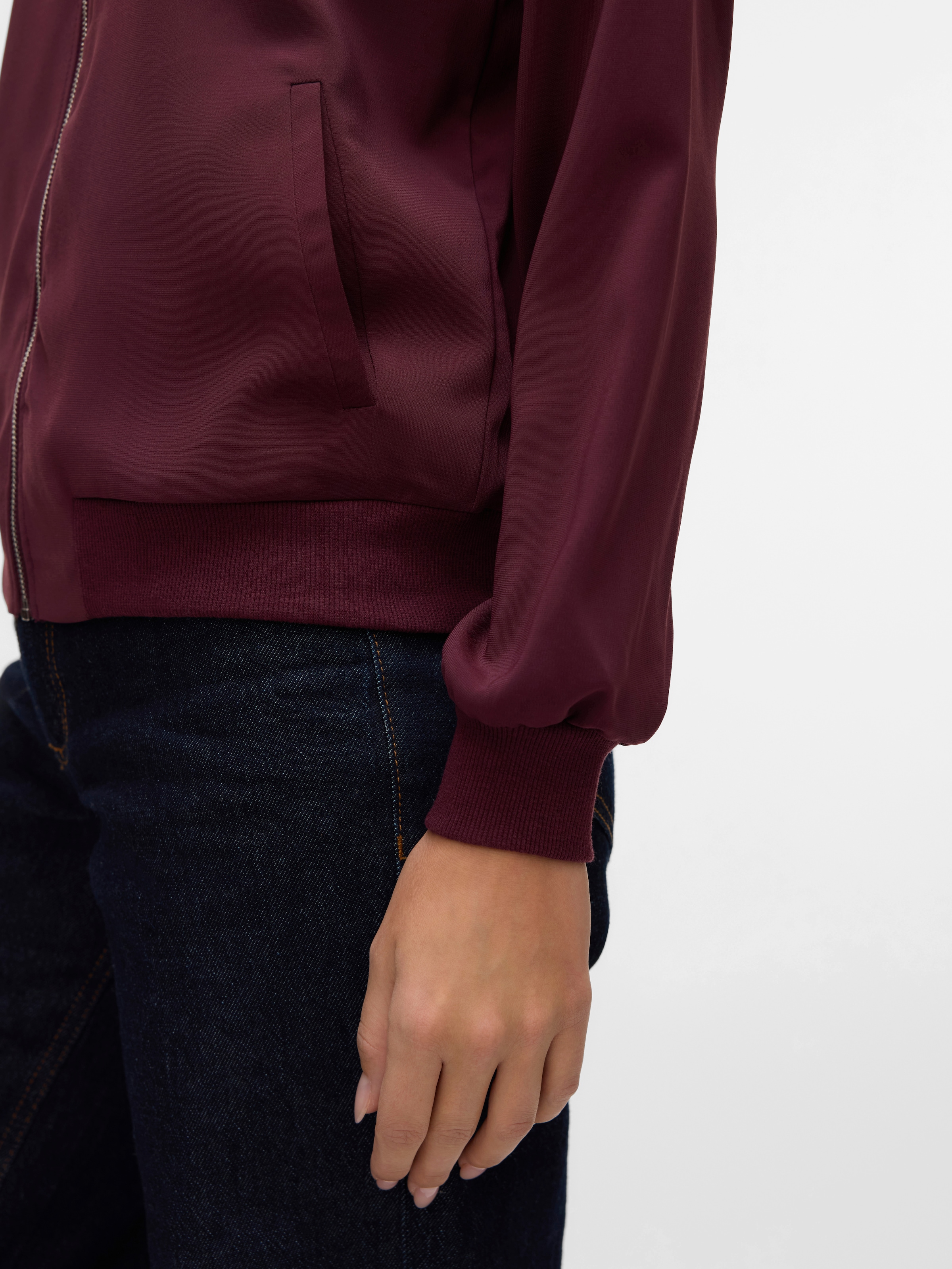 Vero Moda Bomberjacke »VMCOCO L/S BOMBER«, in modisch kurzer Form