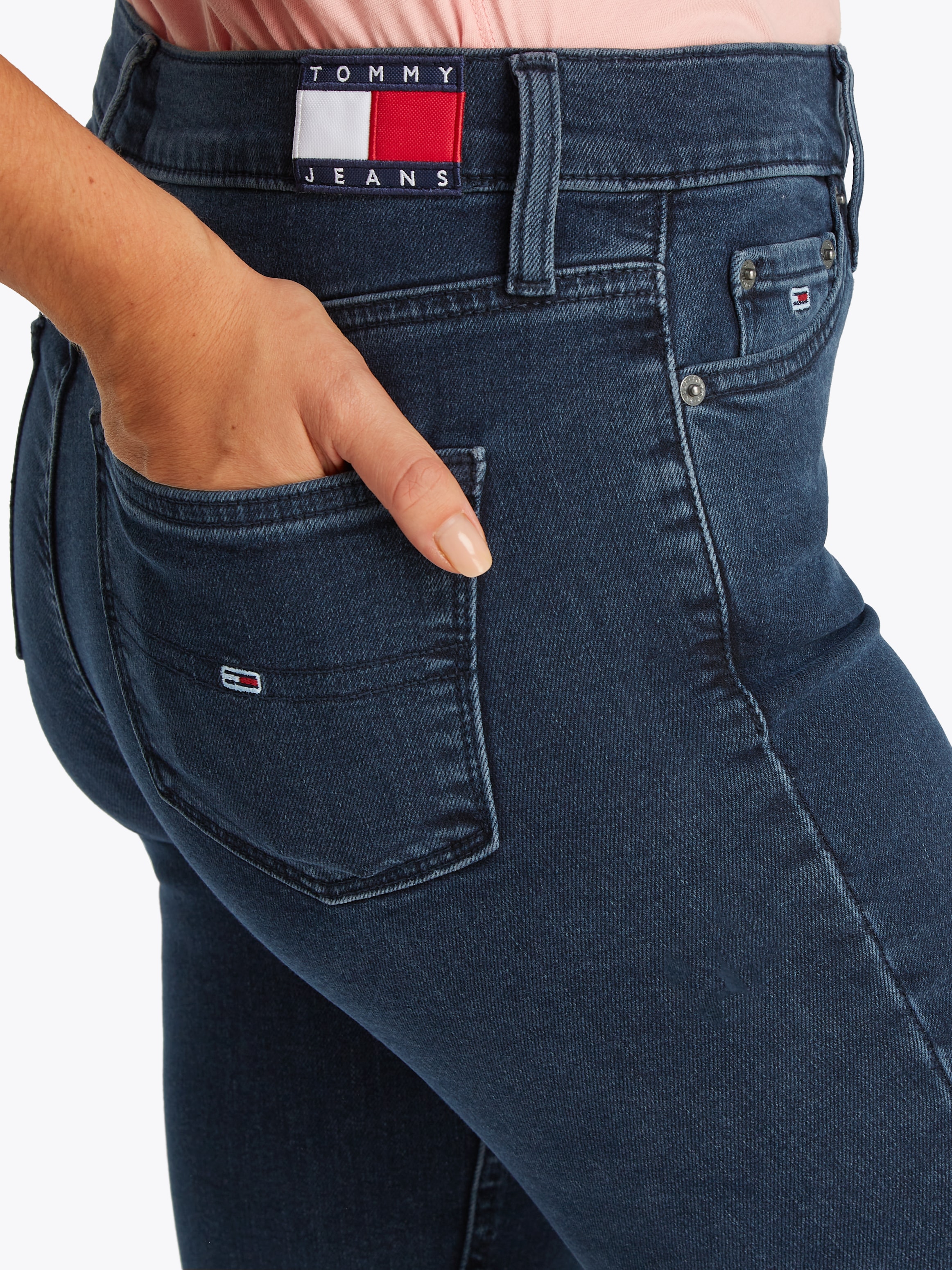 Tommy Jeans Skinny-fit-Jeans »NORA MR SKNY«, mit Waschung, mit Logo-Badge