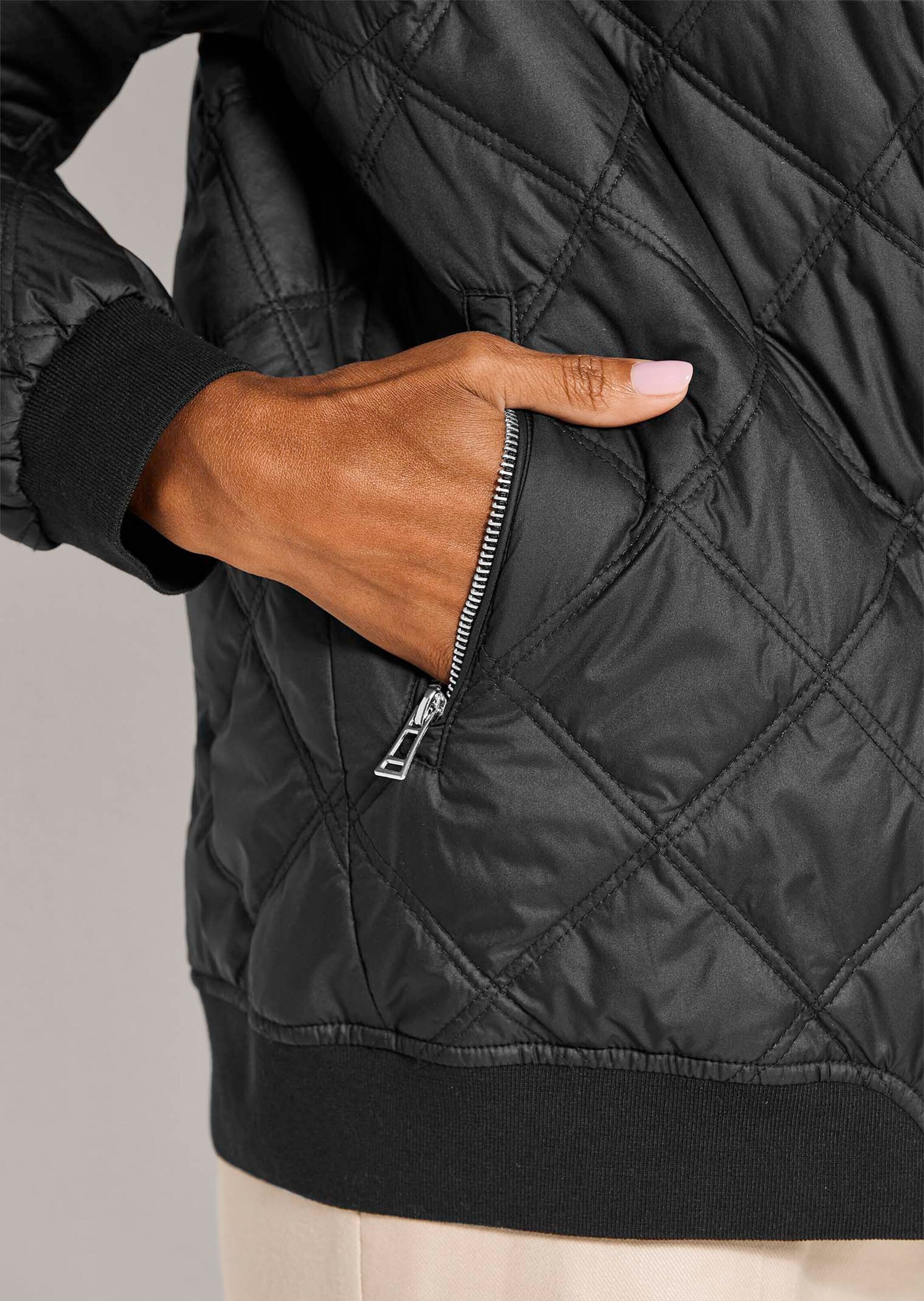 MADELEINE Kurzjacke »Blouson Steppjacke mit Rundhals« Diamantförmige Steppung