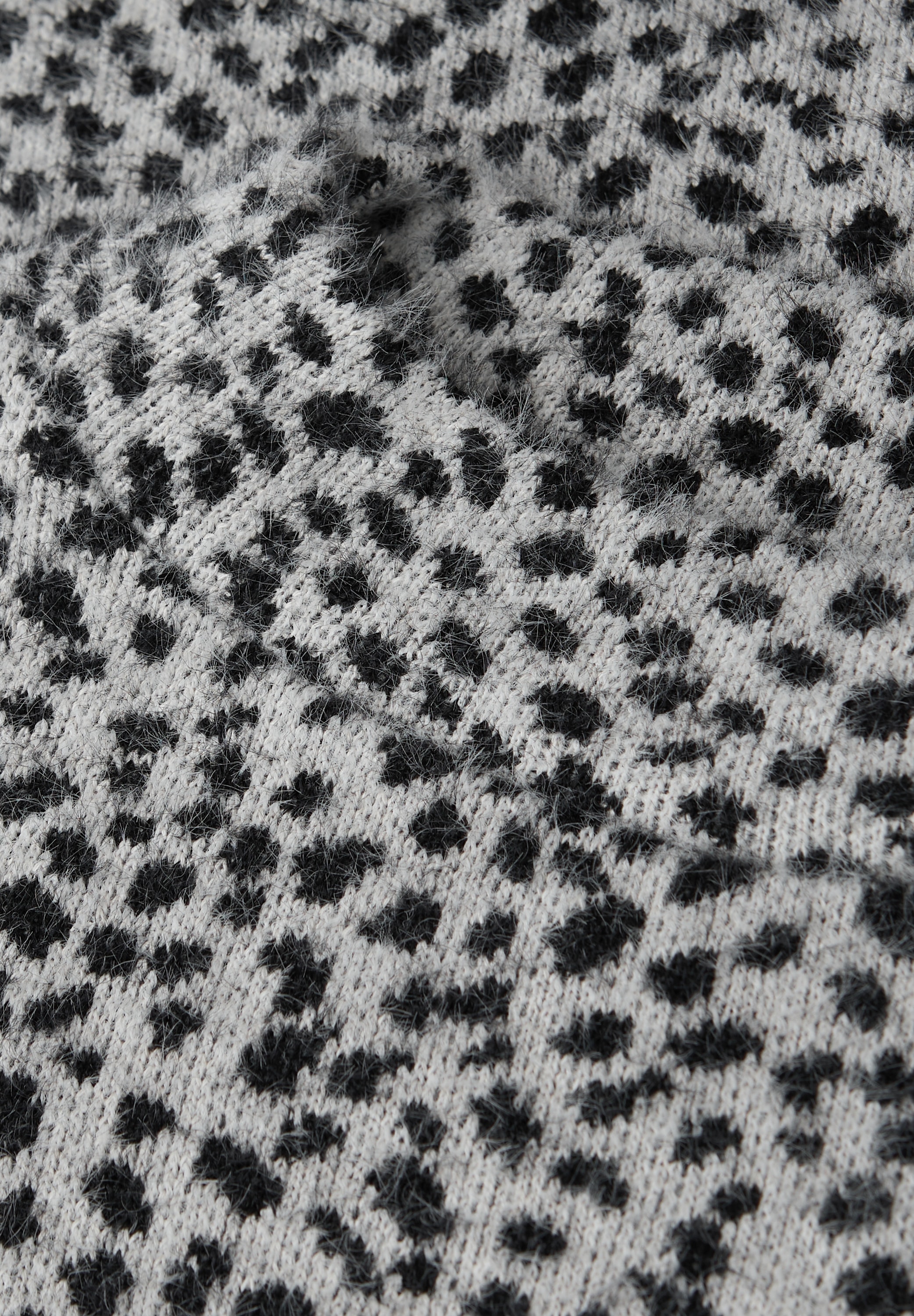 STREET ONE Rundhalspullover Langarm mit Tapebündchen im Leo-Look