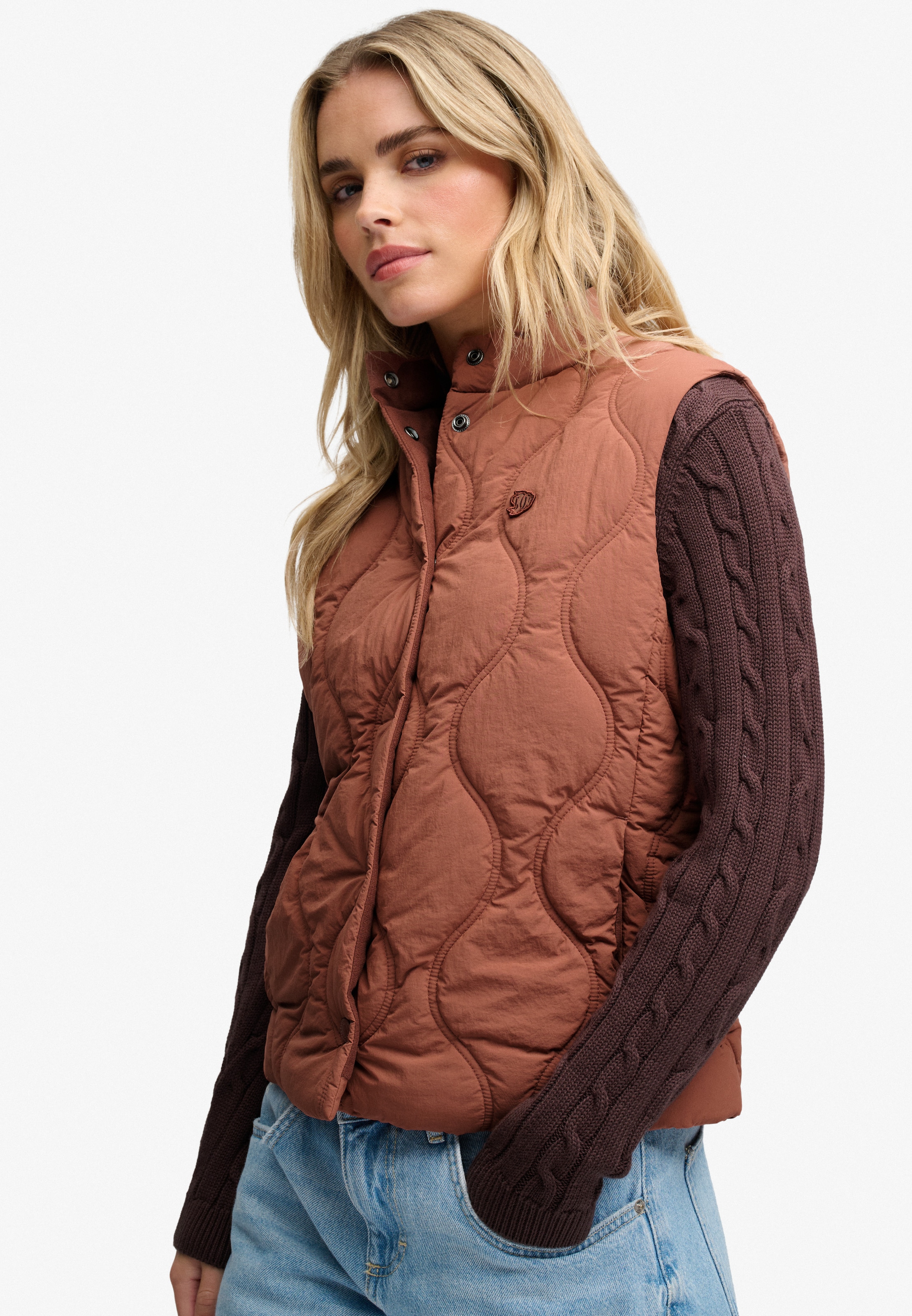 Superdry Steppweste »ONION QUILT CRINKLE SNAP GILET« aus Nylon, Slim Fit, mit Reißverschluss, in normaler Länge