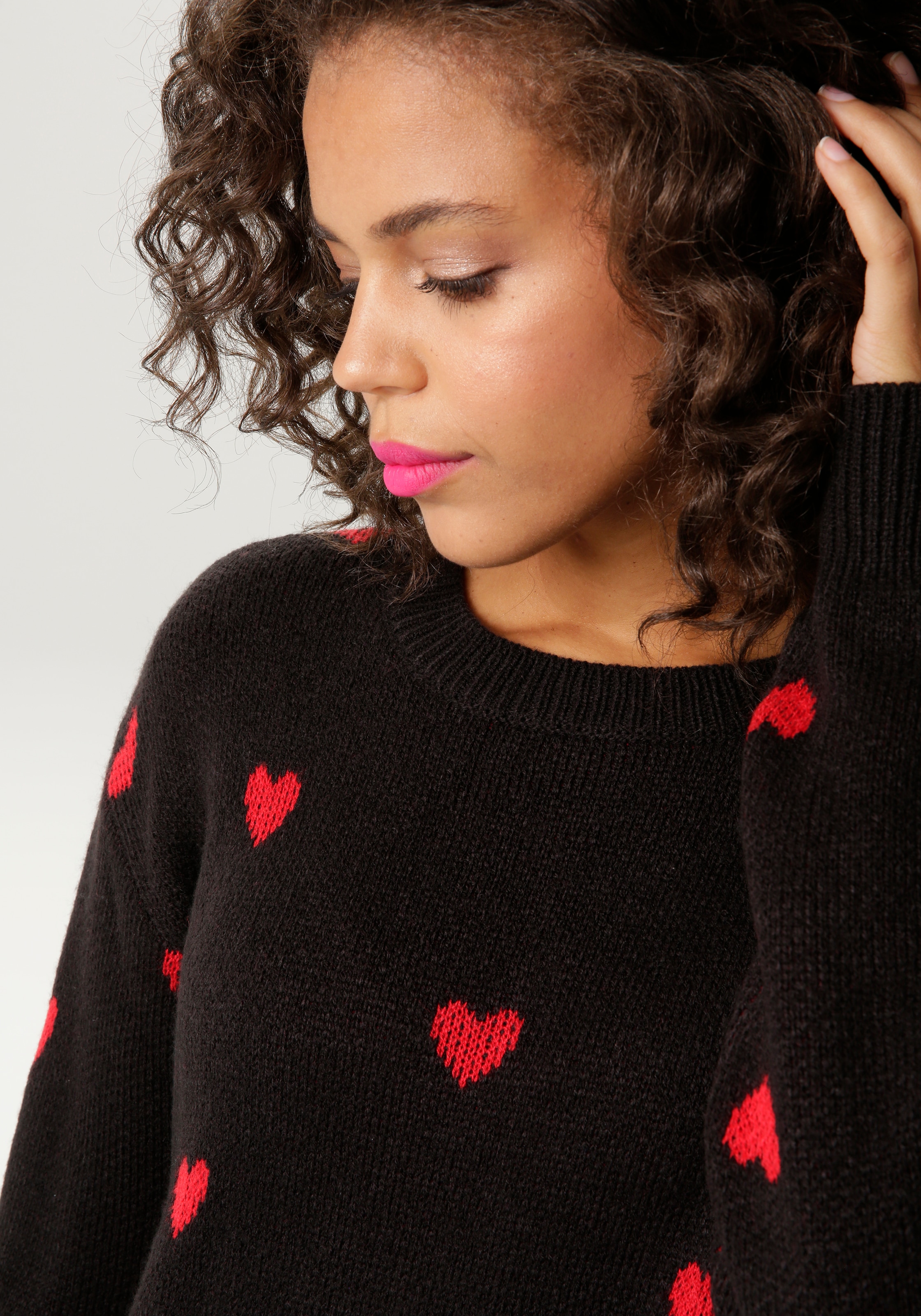 Aniston CASUAL Strickpullover, mit eingestrickten Herzchen