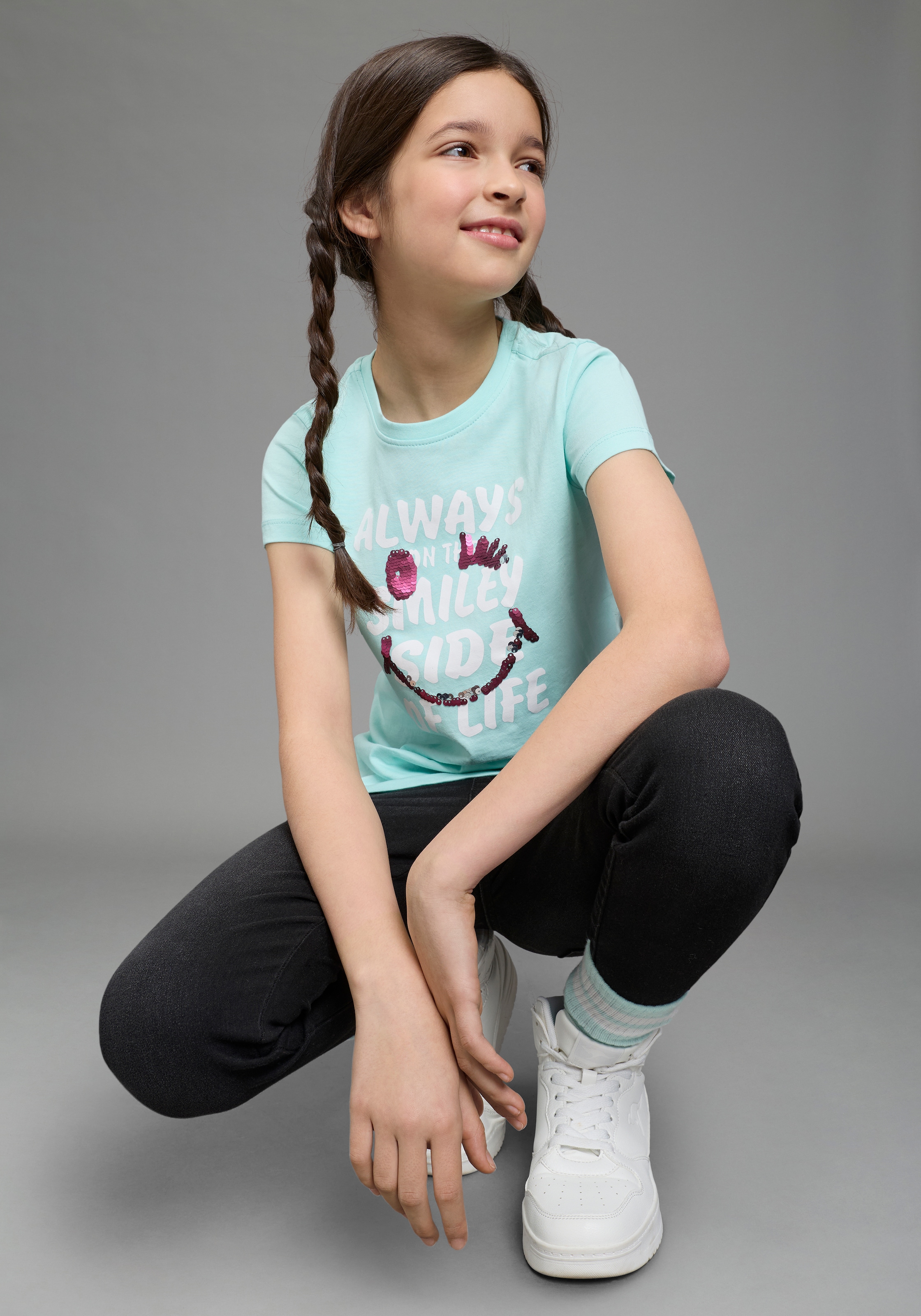 KIDSWORLD T-Shirt »mit Wendepailletten« Kurzarm,  Basic-Passform,  mit Pailletten,  bedruckt